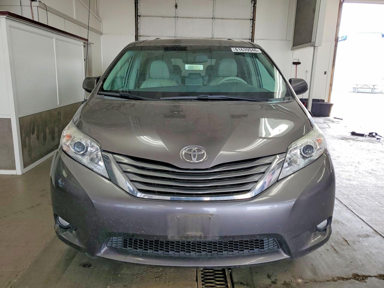 2014 Toyota Sienna Xle 8-passenger Gray vin: 5TDYK3DC4ES461631