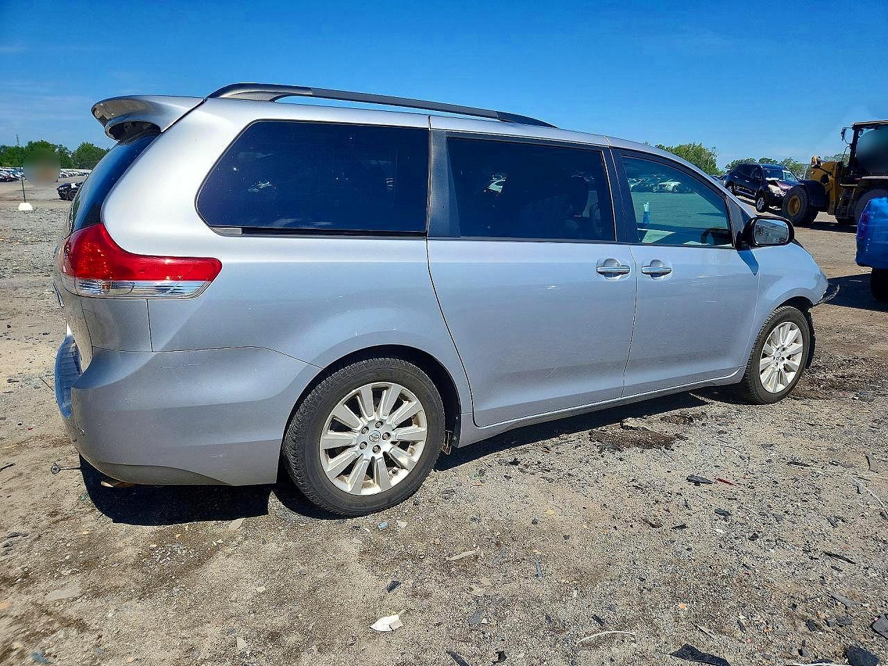 2014 Toyota Sienna Limited 7-passenger Silver vin: 5TDYK3DC4ES467462