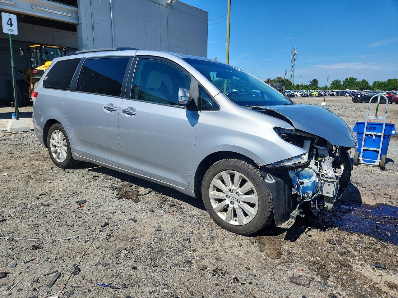 2014 Toyota Sienna Limited 7-passenger Silver vin: 5TDYK3DC4ES467462