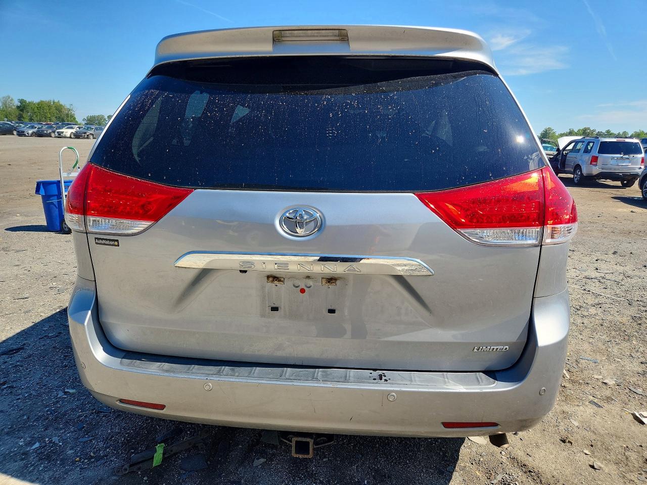 2014 Toyota Sienna Limited 7-passenger Silver vin: 5TDYK3DC4ES467462