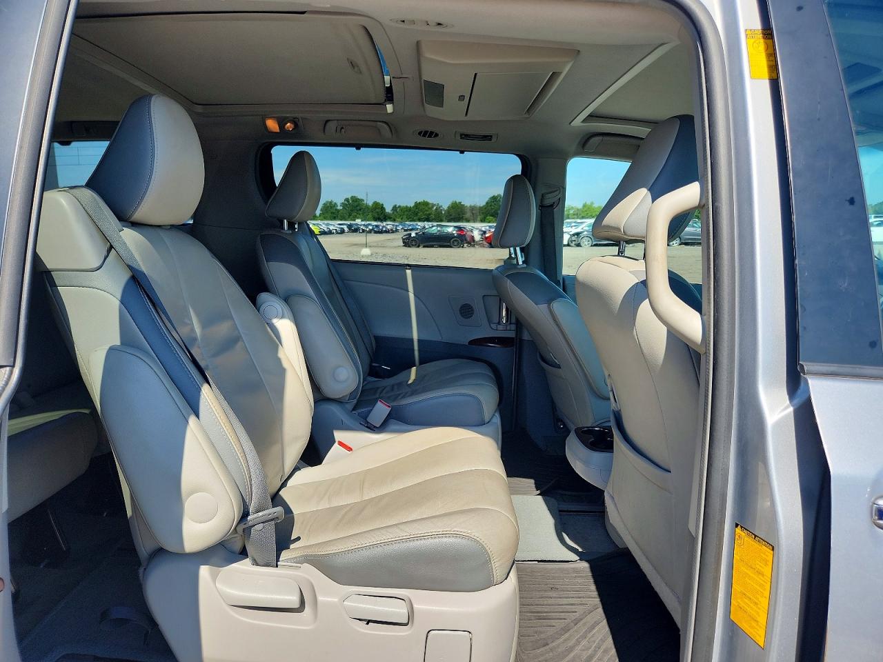 2014 Toyota Sienna Limited 7-passenger Silver vin: 5TDYK3DC4ES467462