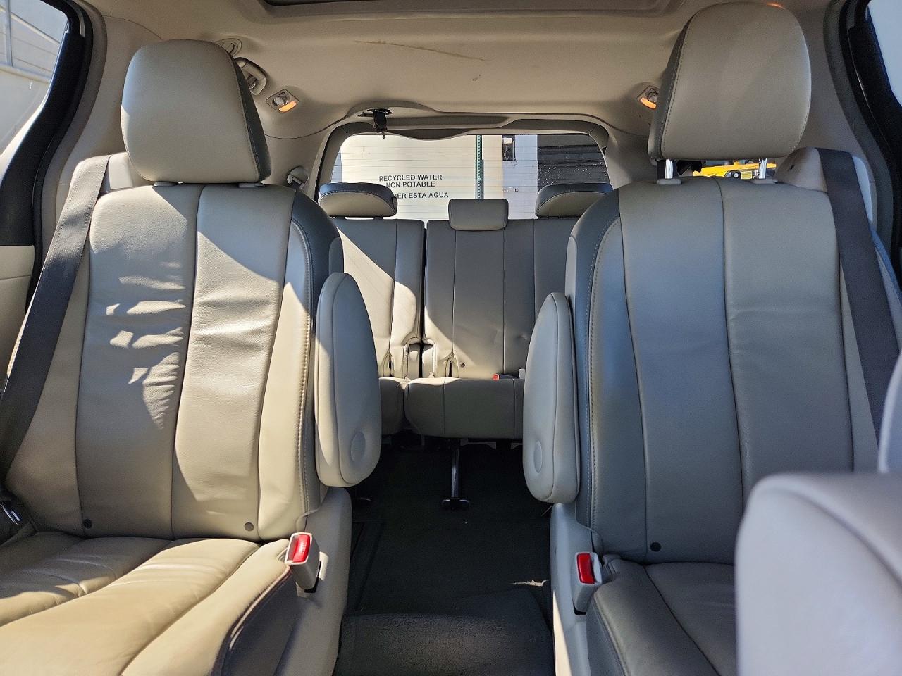 2014 Toyota Sienna Limited 7-passenger Silver vin: 5TDYK3DC4ES467462