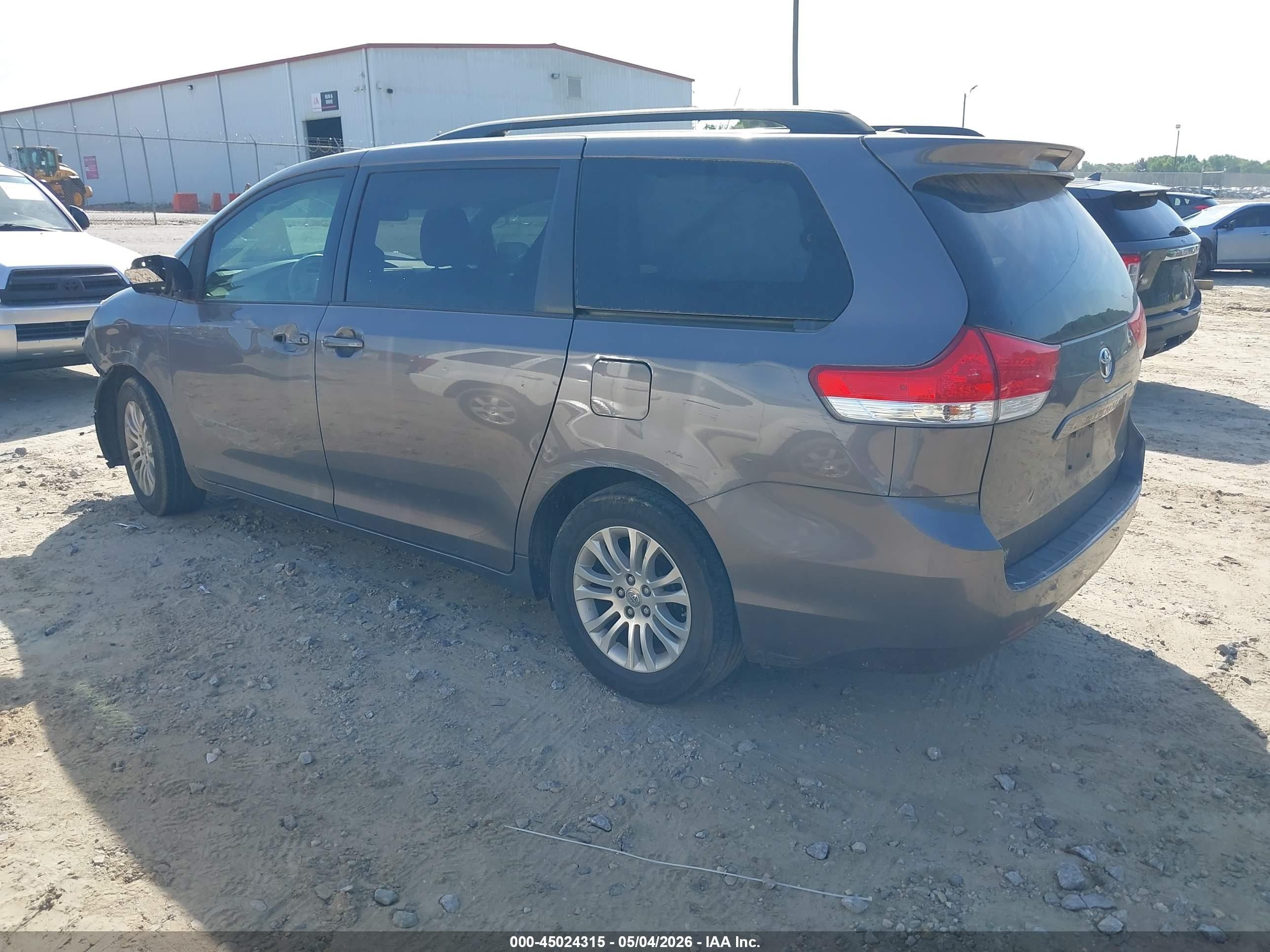 2014 Toyota Sienna Xle V6 8 Passenger Gray vin: 5TDYK3DC4ES476890