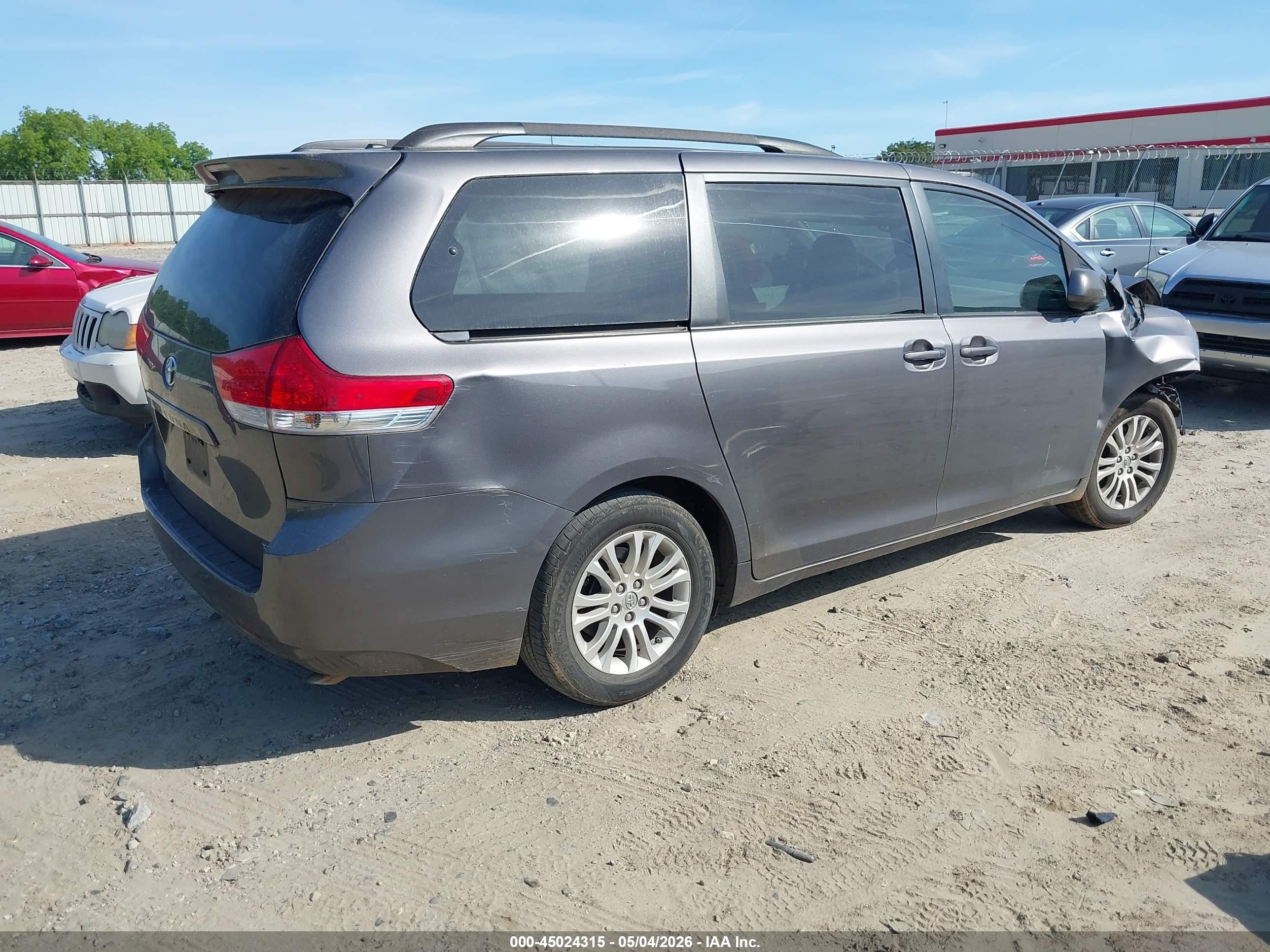 2014 Toyota Sienna Xle V6 8 Passenger Gray vin: 5TDYK3DC4ES476890