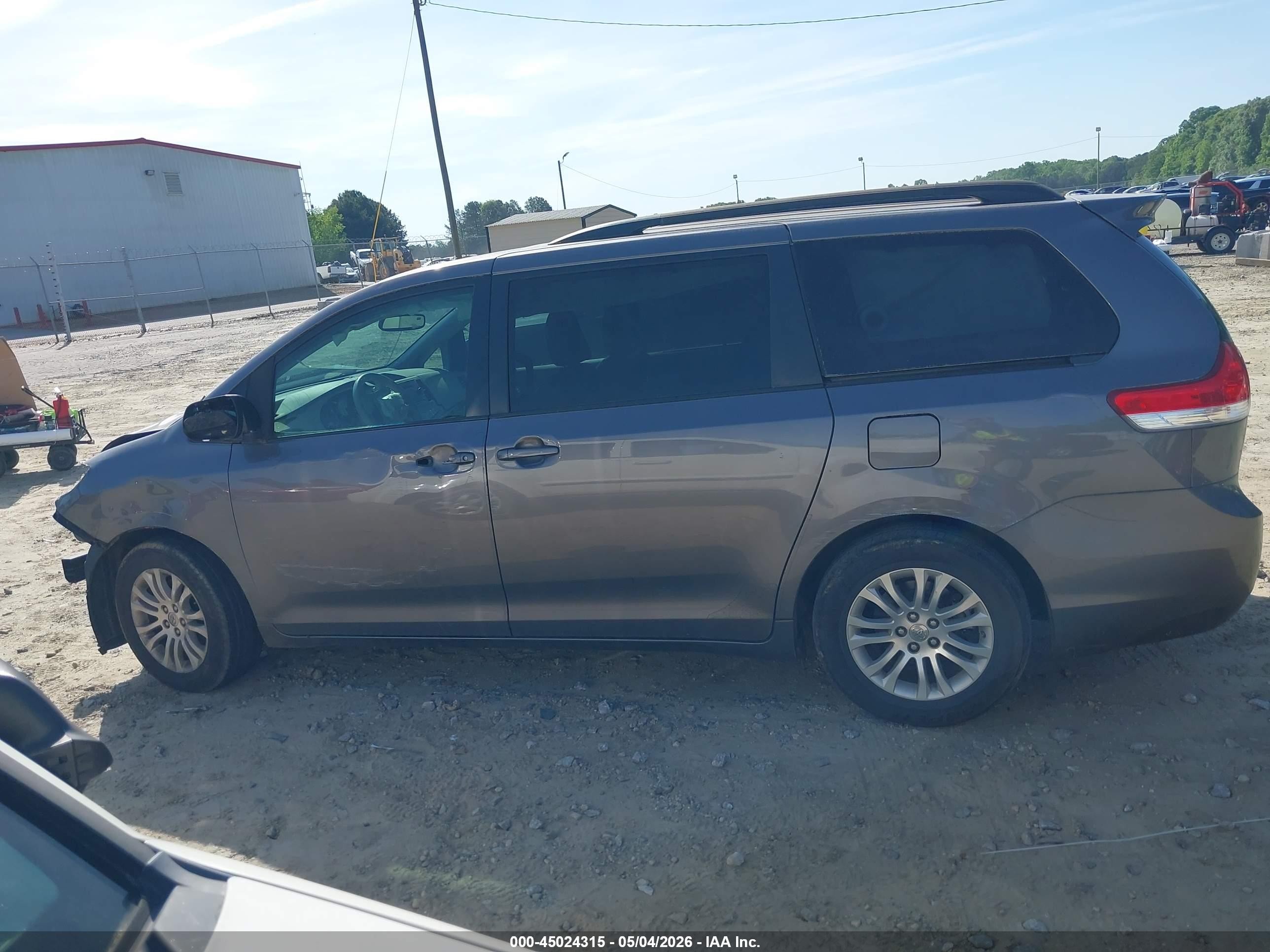 2014 Toyota Sienna Xle V6 8 Passenger Gray vin: 5TDYK3DC4ES476890