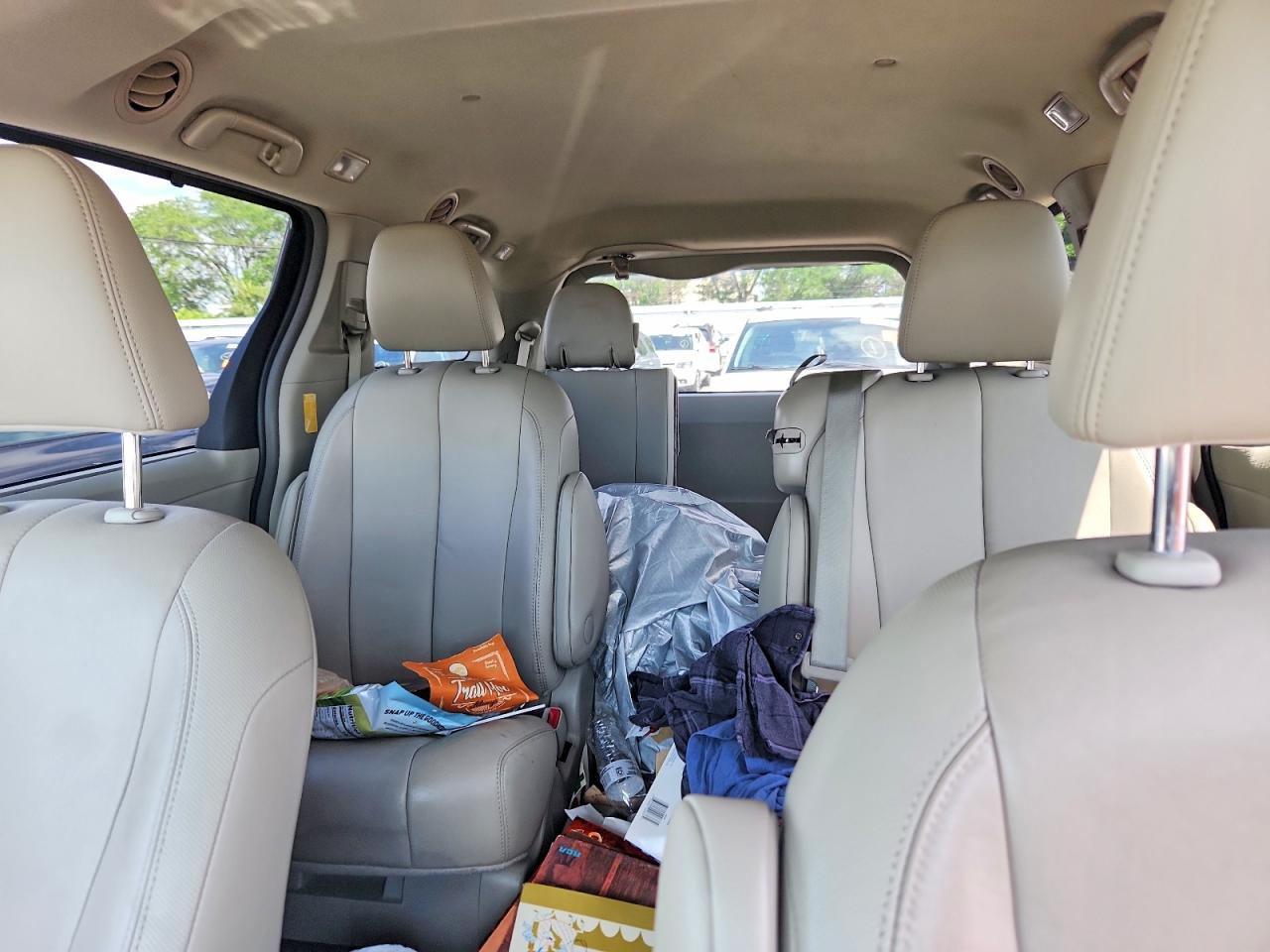 2014 Toyota Sienna Xle 8-passenger Black vin: 5TDYK3DC4ES483242