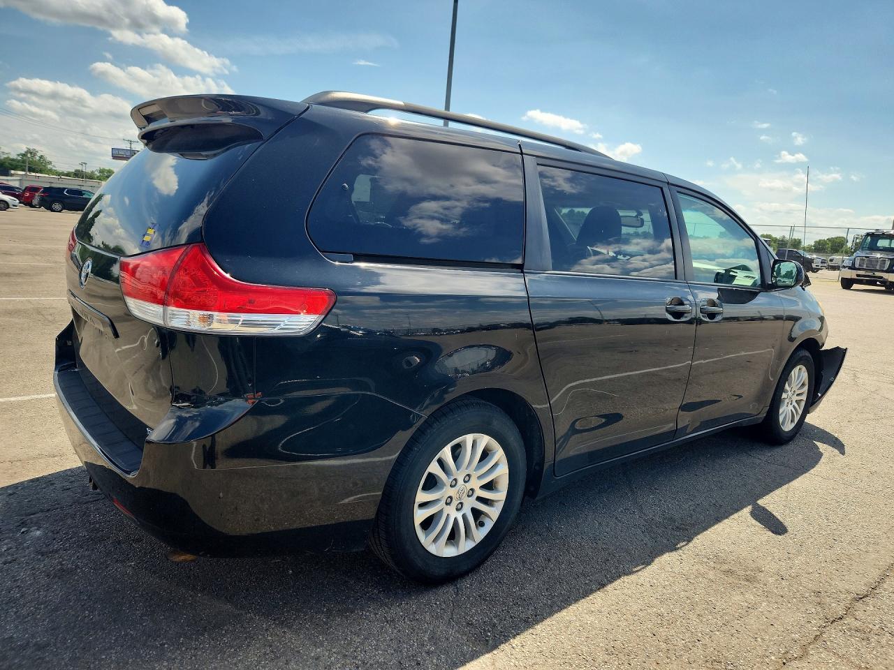 2014 Toyota Sienna Xle 8-passenger Black vin: 5TDYK3DC4ES483242