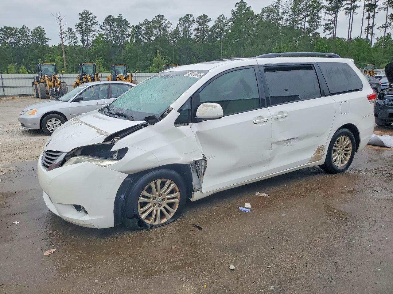 2014 Toyota Sienna Xle 8-passenger White vin: 5TDYK3DC4ES503182