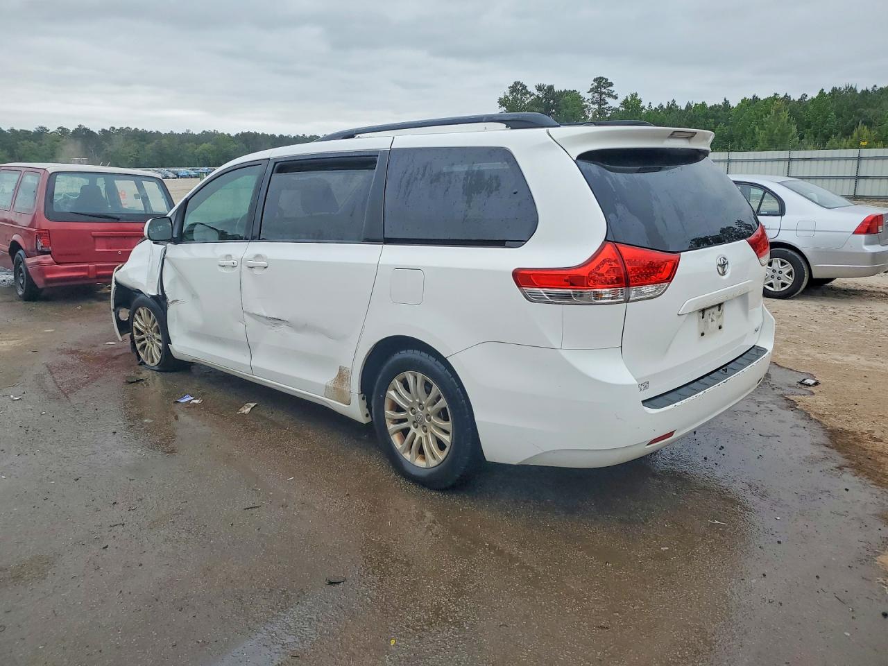 2014 Toyota Sienna Xle 8-passenger White vin: 5TDYK3DC4ES503182