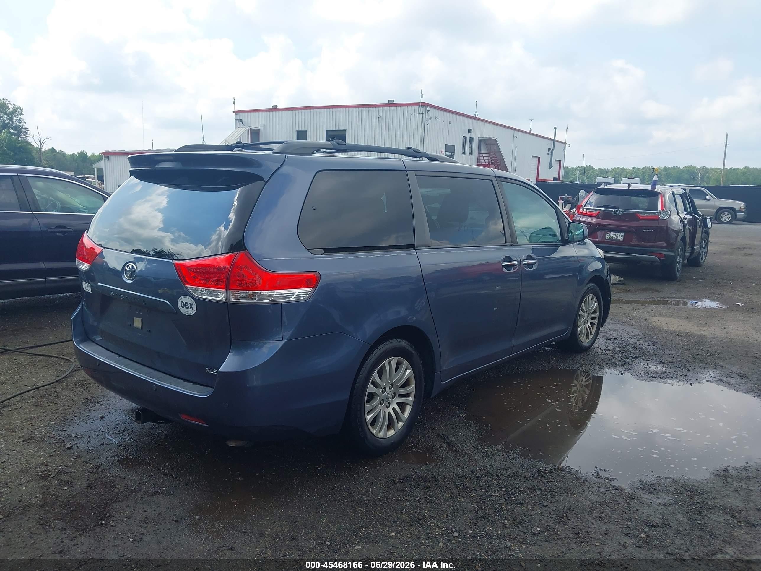 2014 Toyota Sienna Xle V6 8 Passenger Blue vin: 5TDYK3DC4ES518233
