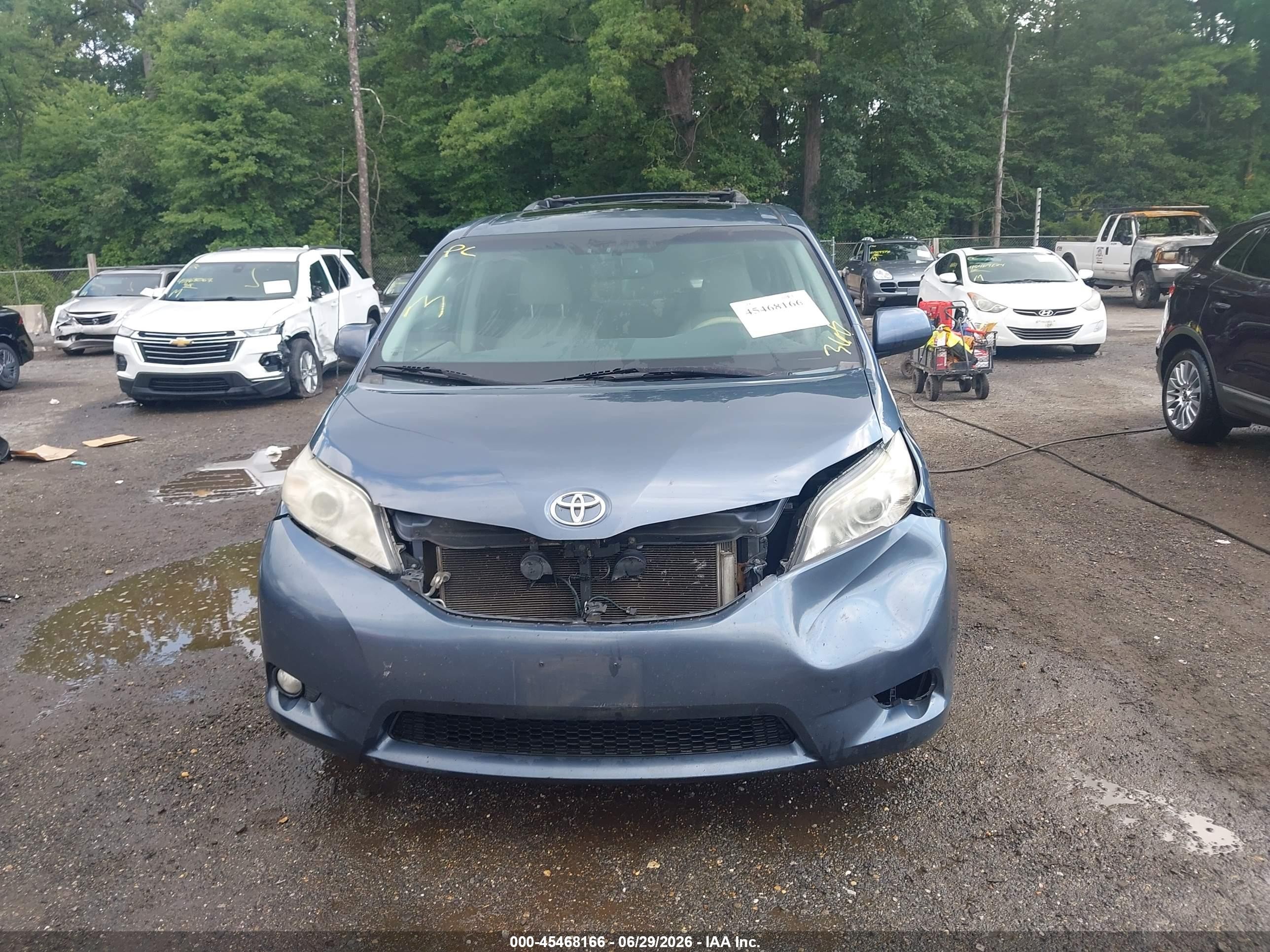 2014 Toyota Sienna Xle V6 8 Passenger Blue vin: 5TDYK3DC4ES518233