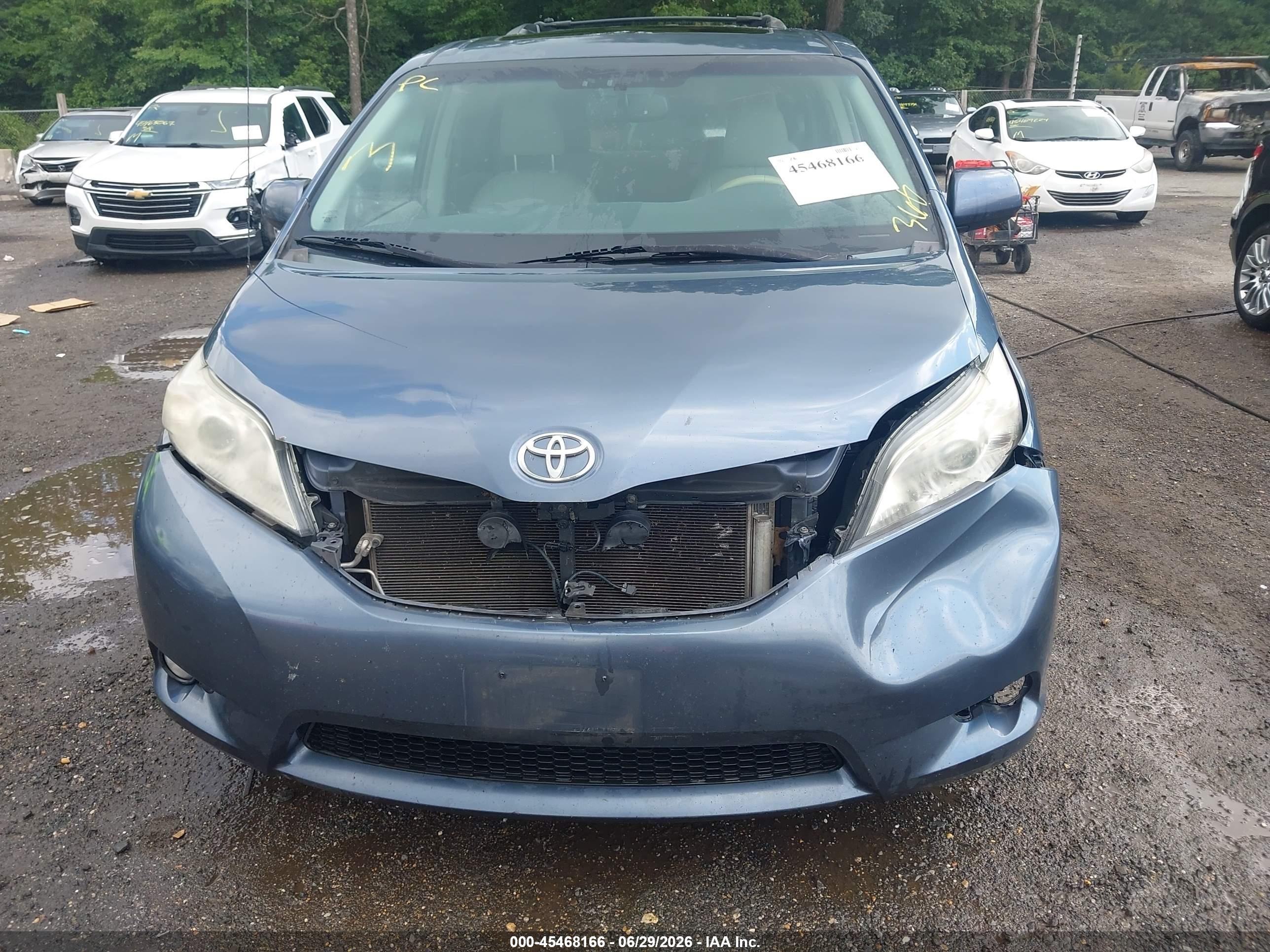 2014 Toyota Sienna Xle V6 8 Passenger Blue vin: 5TDYK3DC4ES518233
