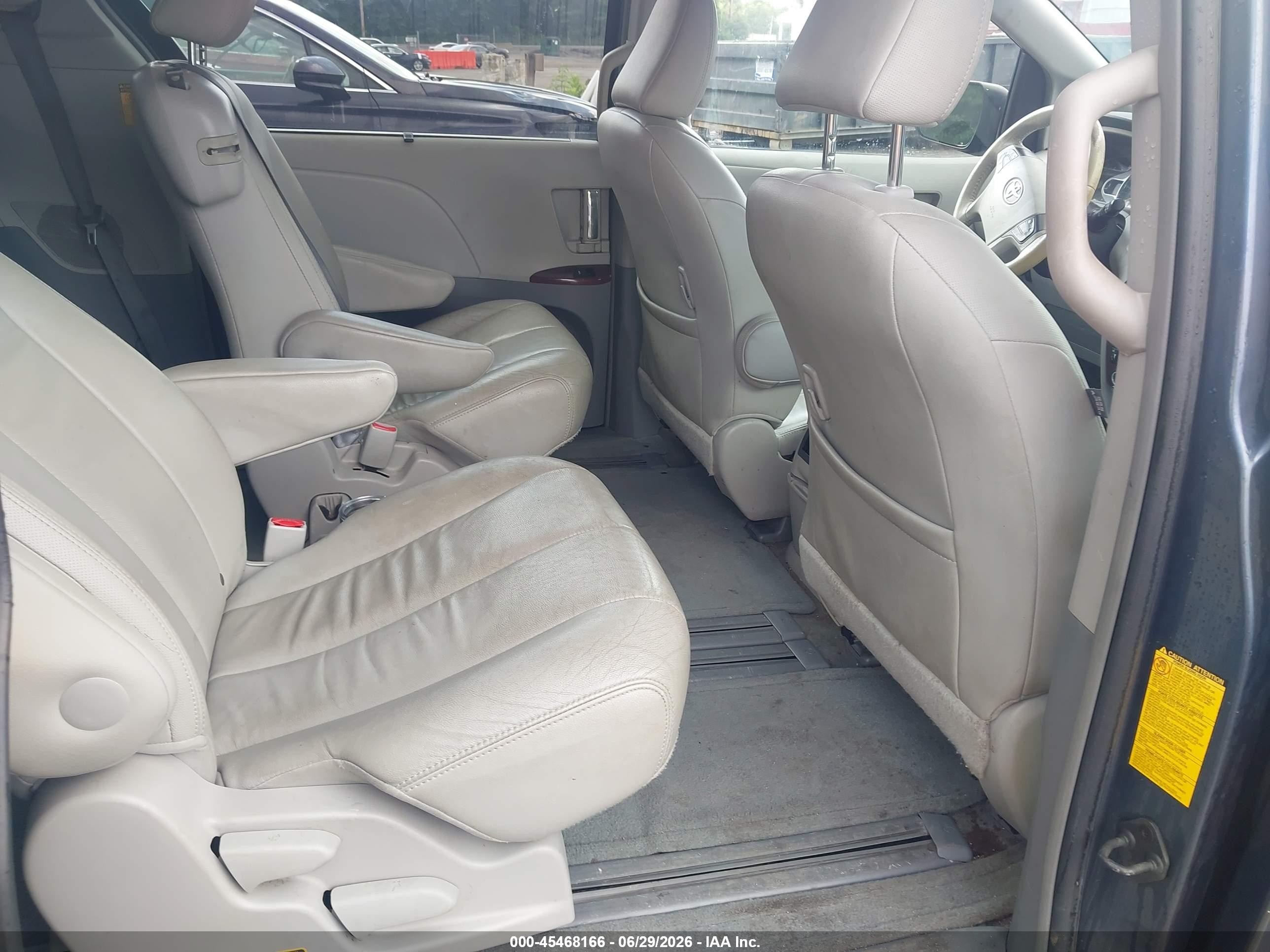 2014 Toyota Sienna Xle V6 8 Passenger Blue vin: 5TDYK3DC4ES518233