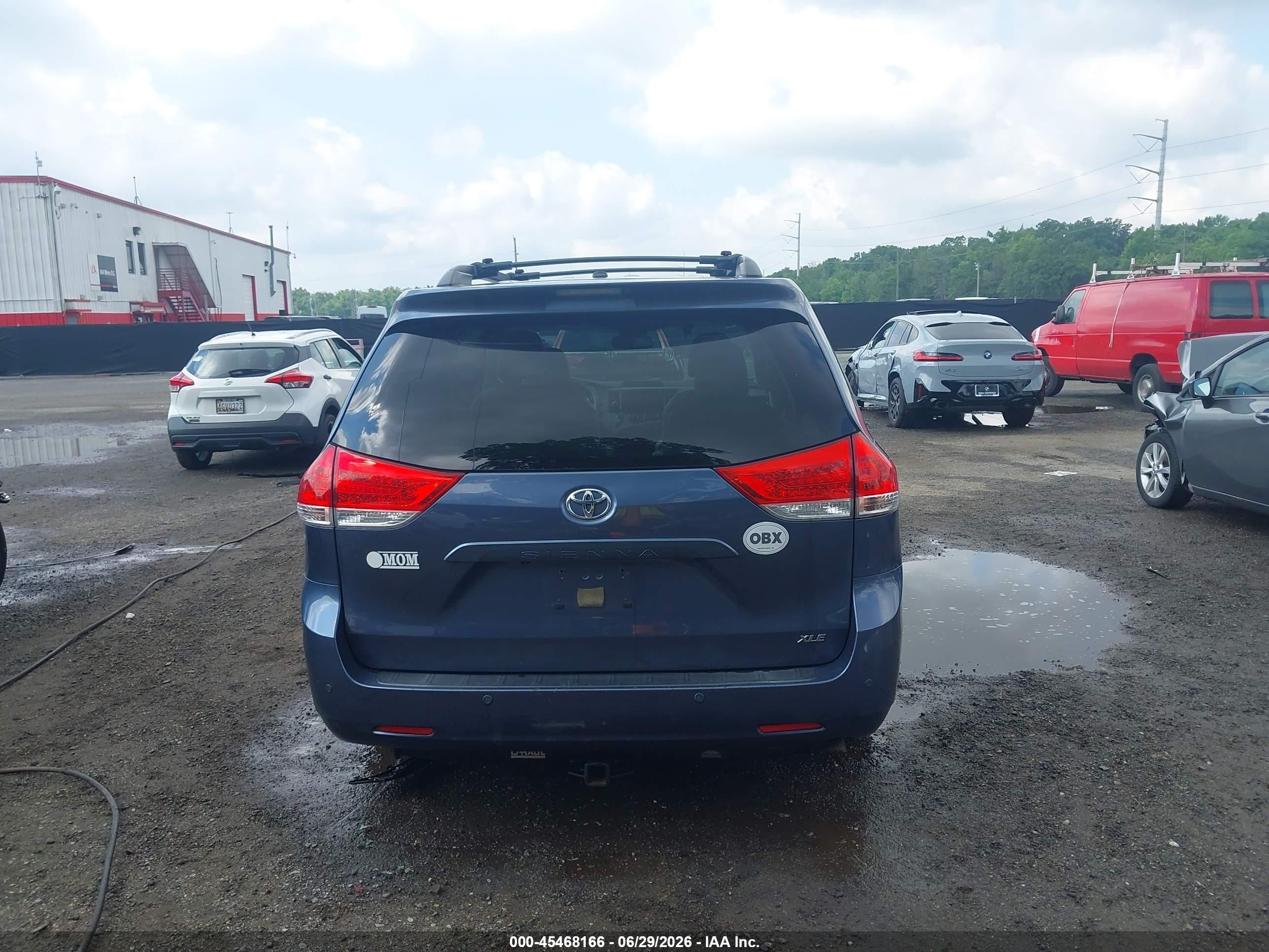 2014 Toyota Sienna Xle V6 8 Passenger Blue vin: 5TDYK3DC4ES518233