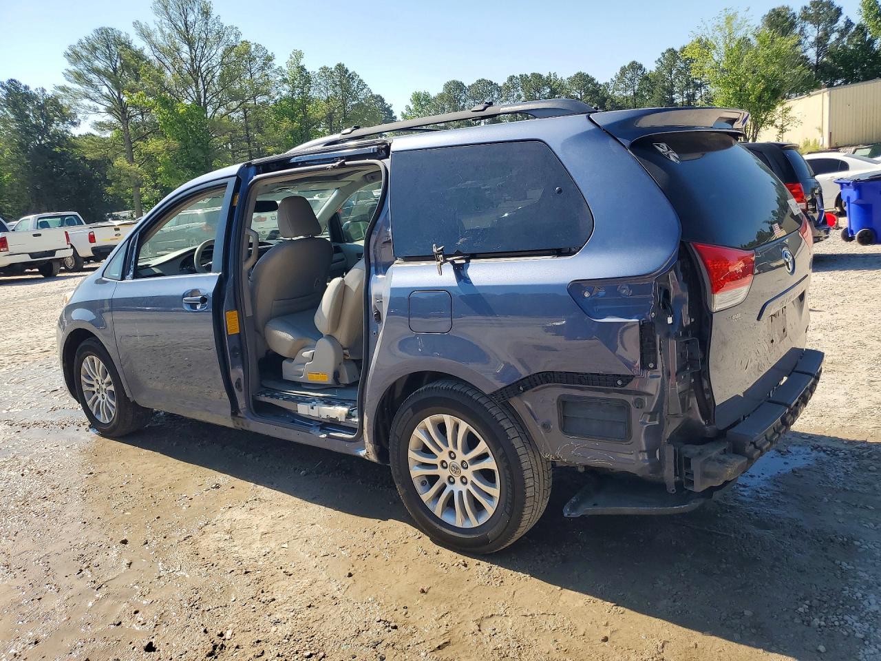 2014 Toyota Sienna Xle 8-passenger Blue vin: 5TDYK3DC4ES520628