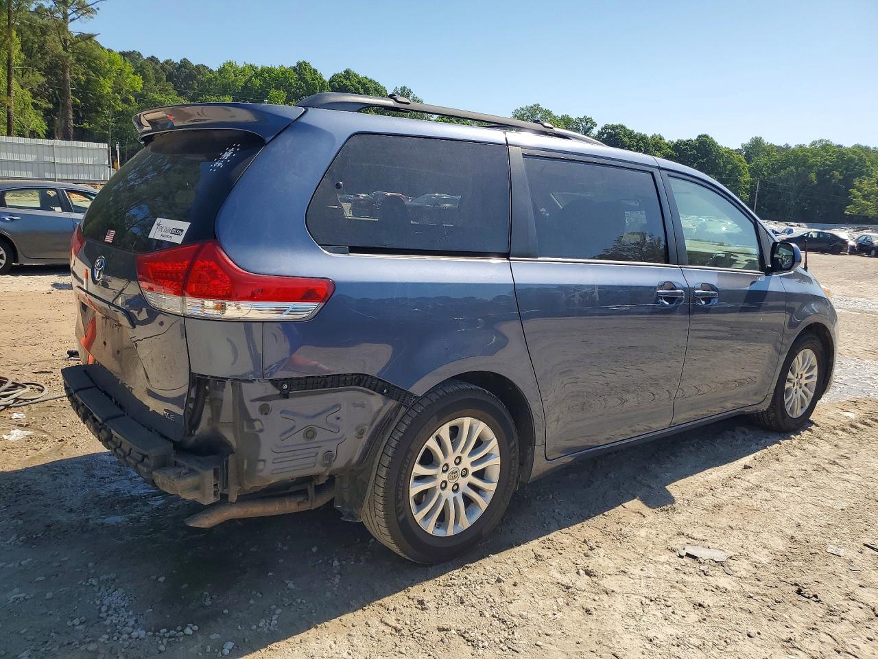 2014 Toyota Sienna Xle 8-passenger Blue vin: 5TDYK3DC4ES520628