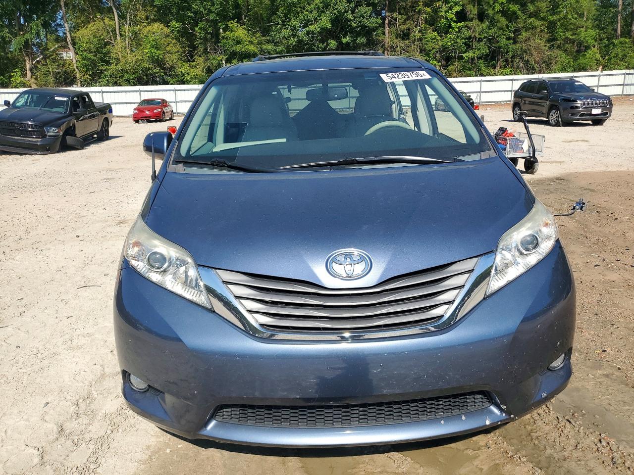 2014 Toyota Sienna Xle 8-passenger Blue vin: 5TDYK3DC4ES520628