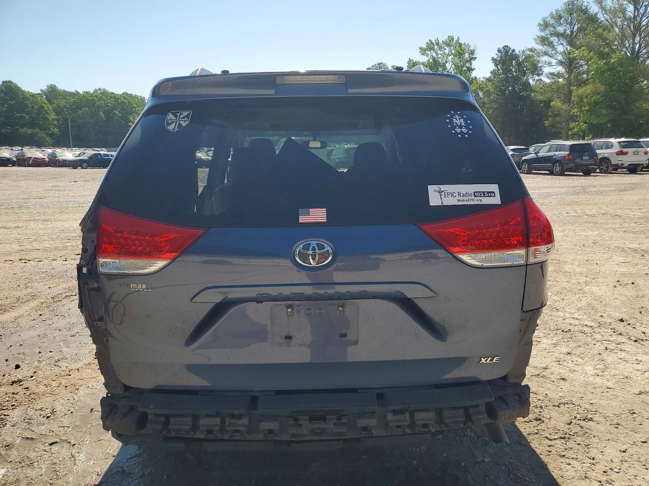 2014 Toyota Sienna Xle 8-passenger Blue vin: 5TDYK3DC4ES520628