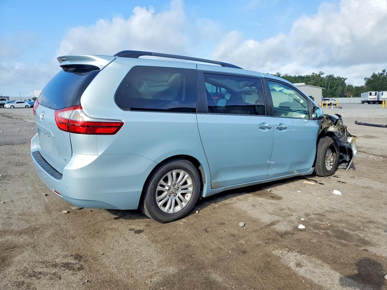 2015 Toyota Sienna Xle 8-passenger Blue vin: 5TDYK3DC4FS530027