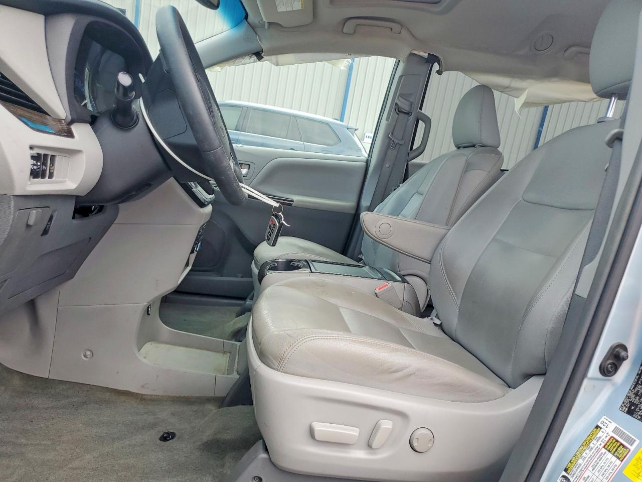 2015 Toyota Sienna Xle 8-passenger Blue vin: 5TDYK3DC4FS530027