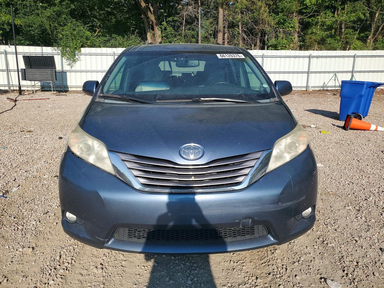 2015 Toyota Sienna Xle 8-passenger Blue vin: 5TDYK3DC4FS532585