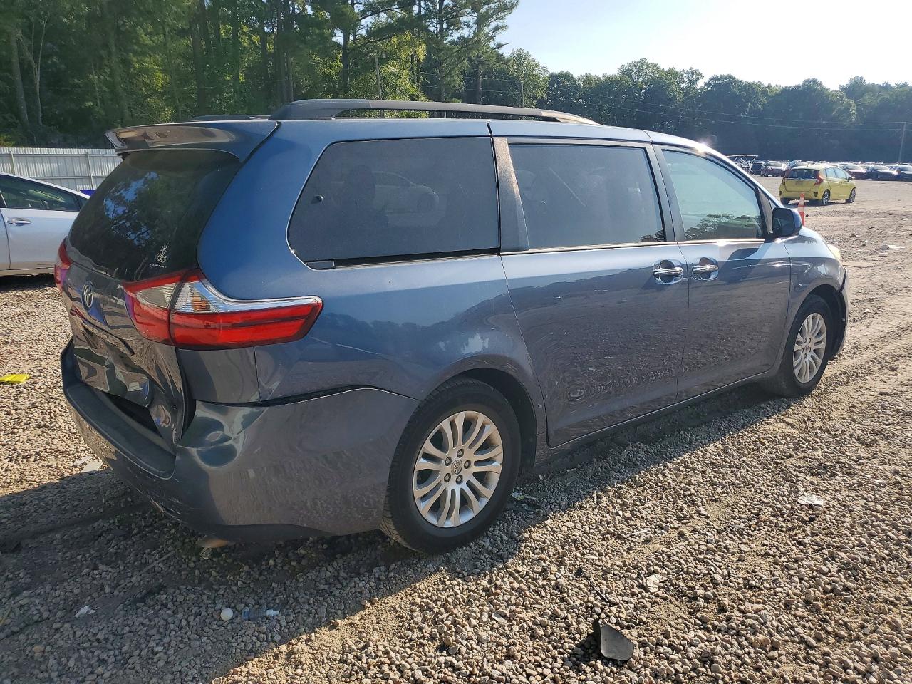 2015 Toyota Sienna Xle 8-passenger Blue vin: 5TDYK3DC4FS532585