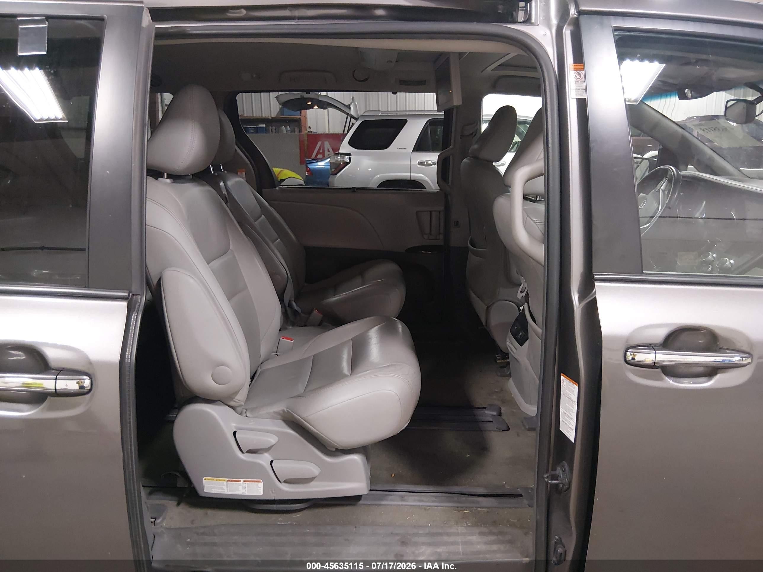 2015 Toyota Sienna Xle Premium 8 Passenger Gray vin: 5TDYK3DC4FS533297