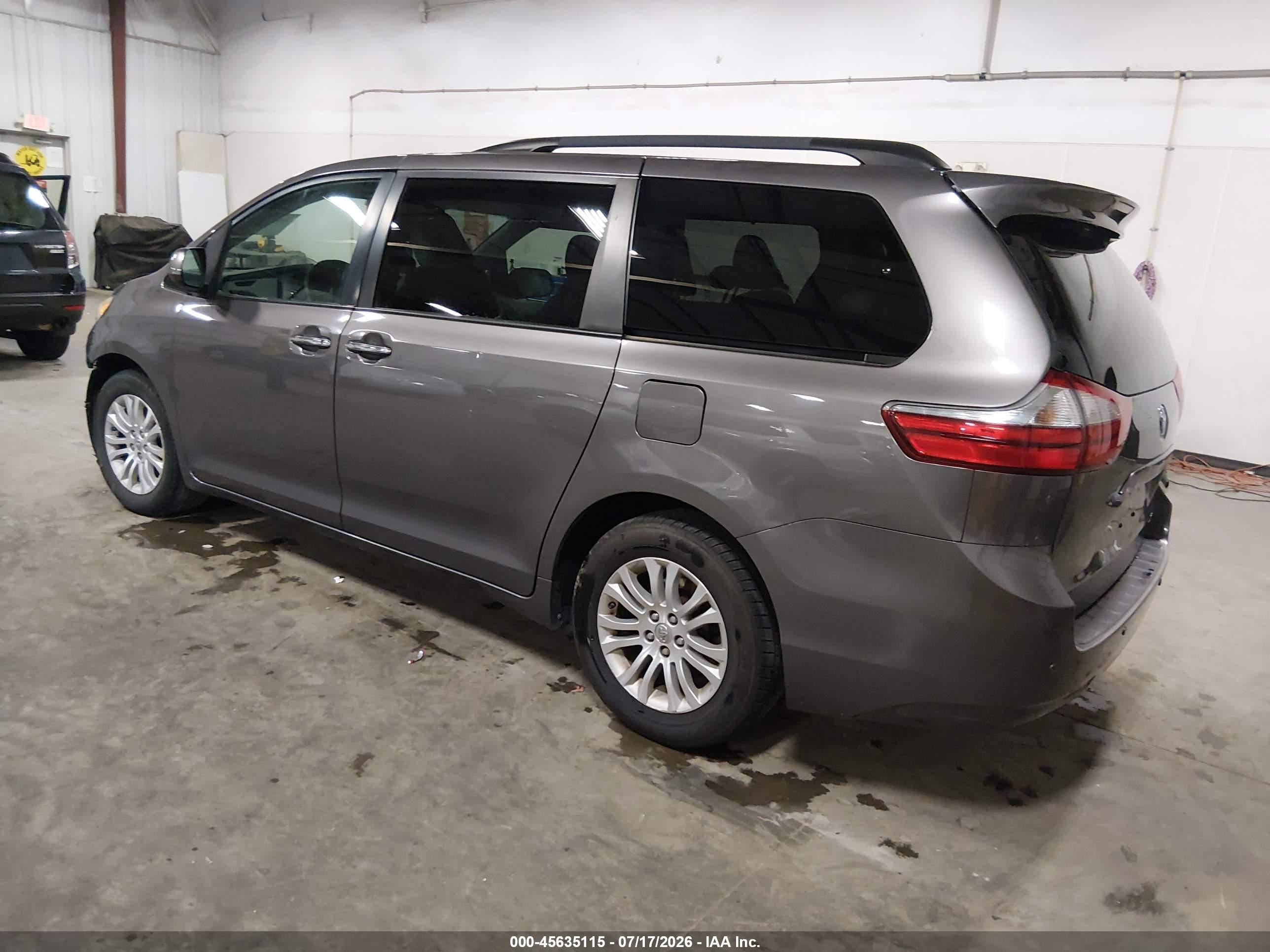2015 Toyota Sienna Xle Premium 8 Passenger Gray vin: 5TDYK3DC4FS533297