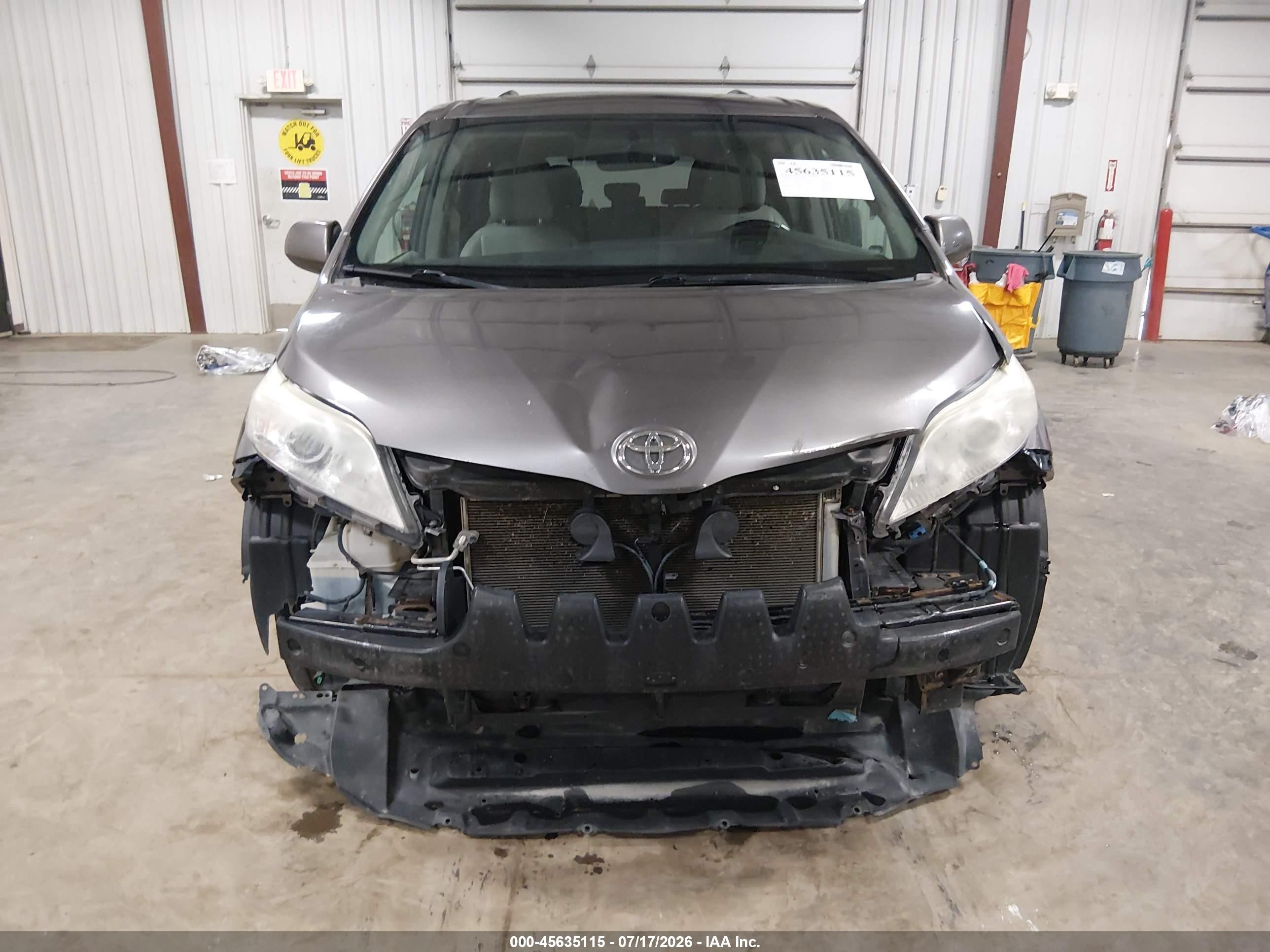 2015 Toyota Sienna Xle Premium 8 Passenger Gray vin: 5TDYK3DC4FS533297