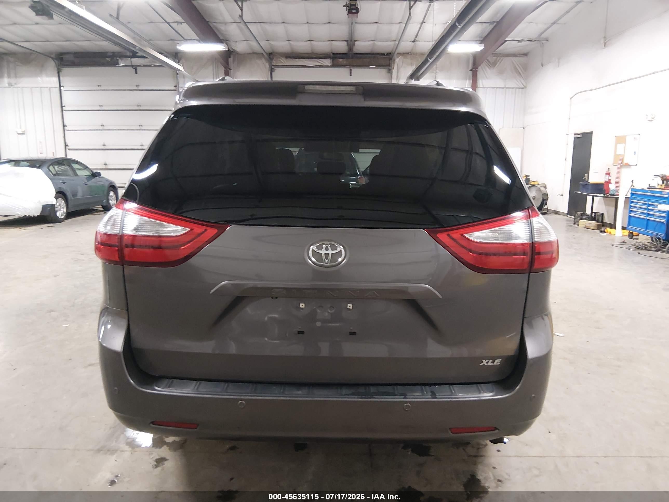 2015 Toyota Sienna Xle Premium 8 Passenger Gray vin: 5TDYK3DC4FS533297