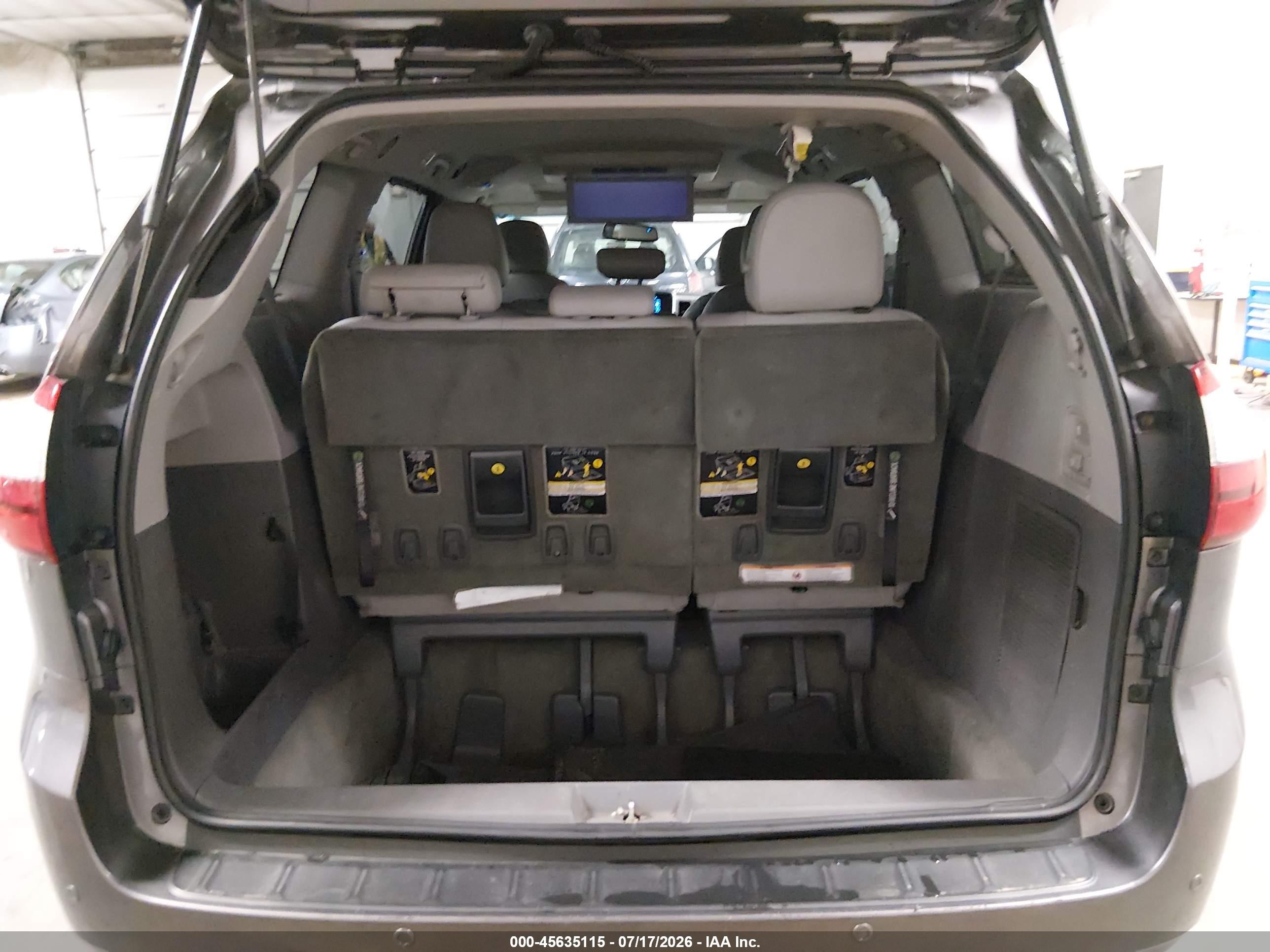 2015 Toyota Sienna Xle Premium 8 Passenger Gray vin: 5TDYK3DC4FS533297