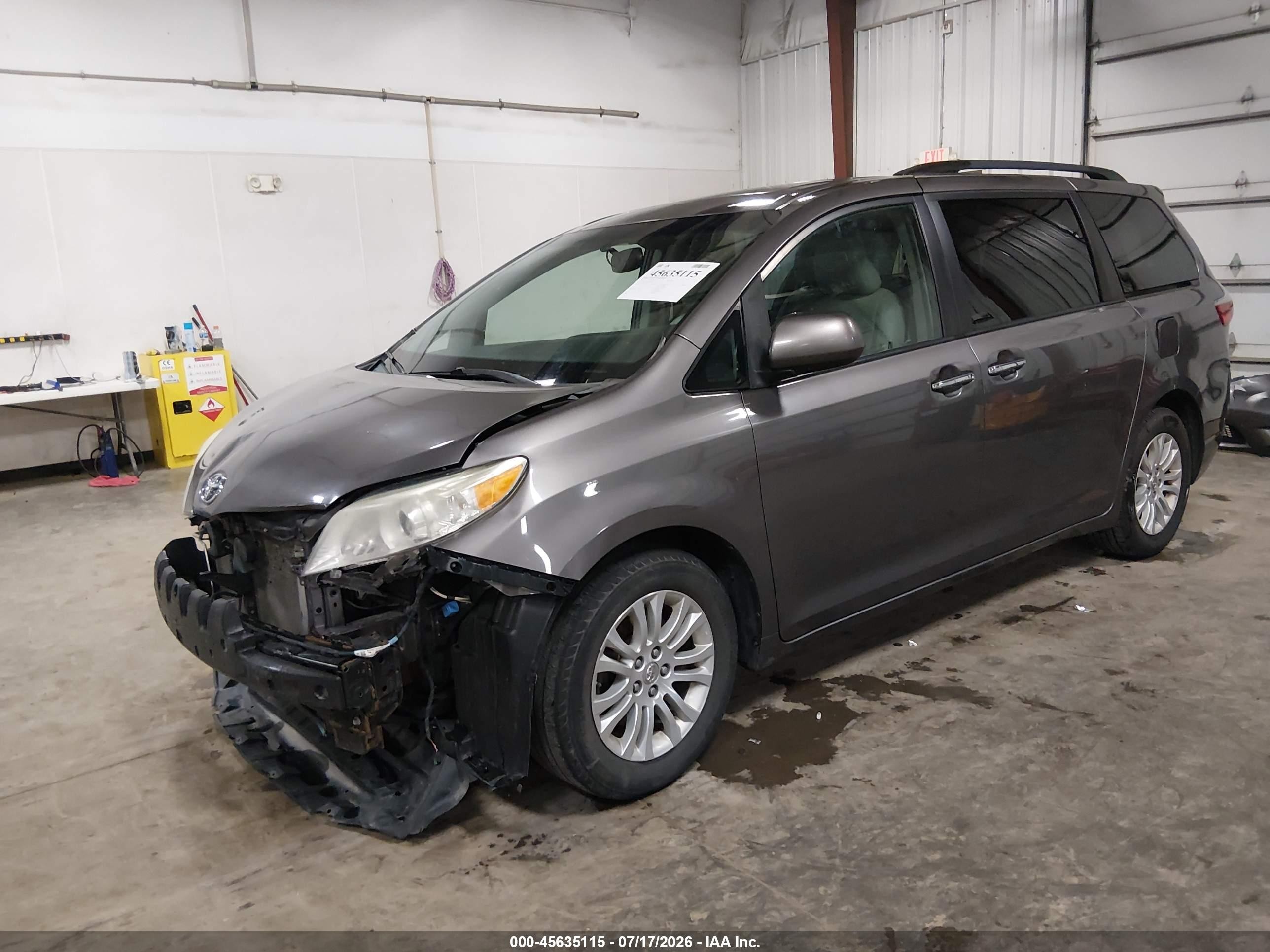 2015 Toyota Sienna Xle Premium 8 Passenger Gray vin: 5TDYK3DC4FS533297