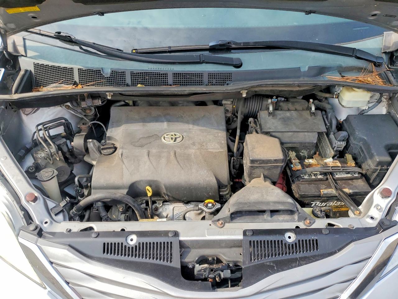 2015 Toyota Sienna Xle 8-passenger Серебряный vin: 5TDYK3DC4FS537480