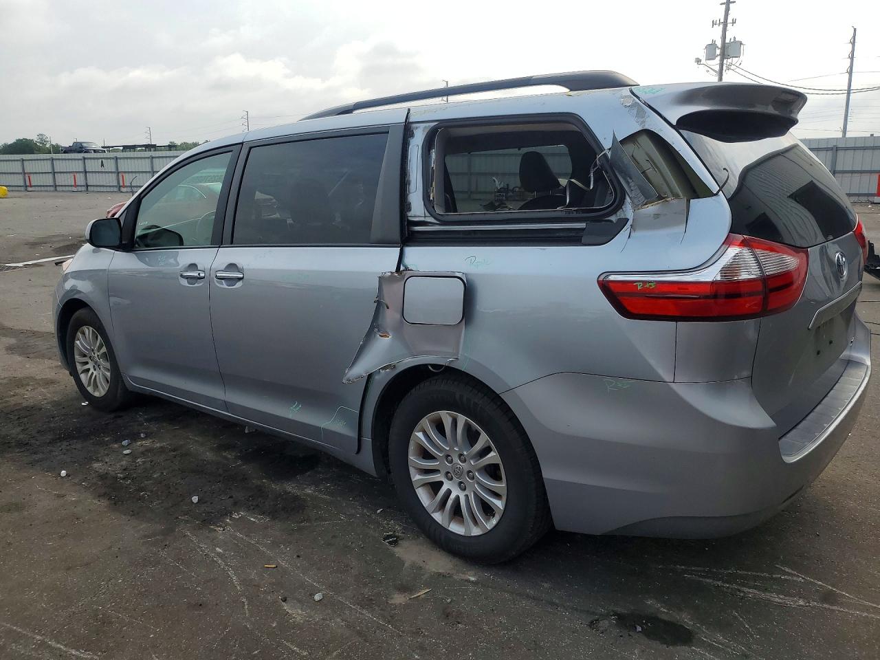 2015 Toyota Sienna Xle 8-passenger Серебряный vin: 5TDYK3DC4FS537480