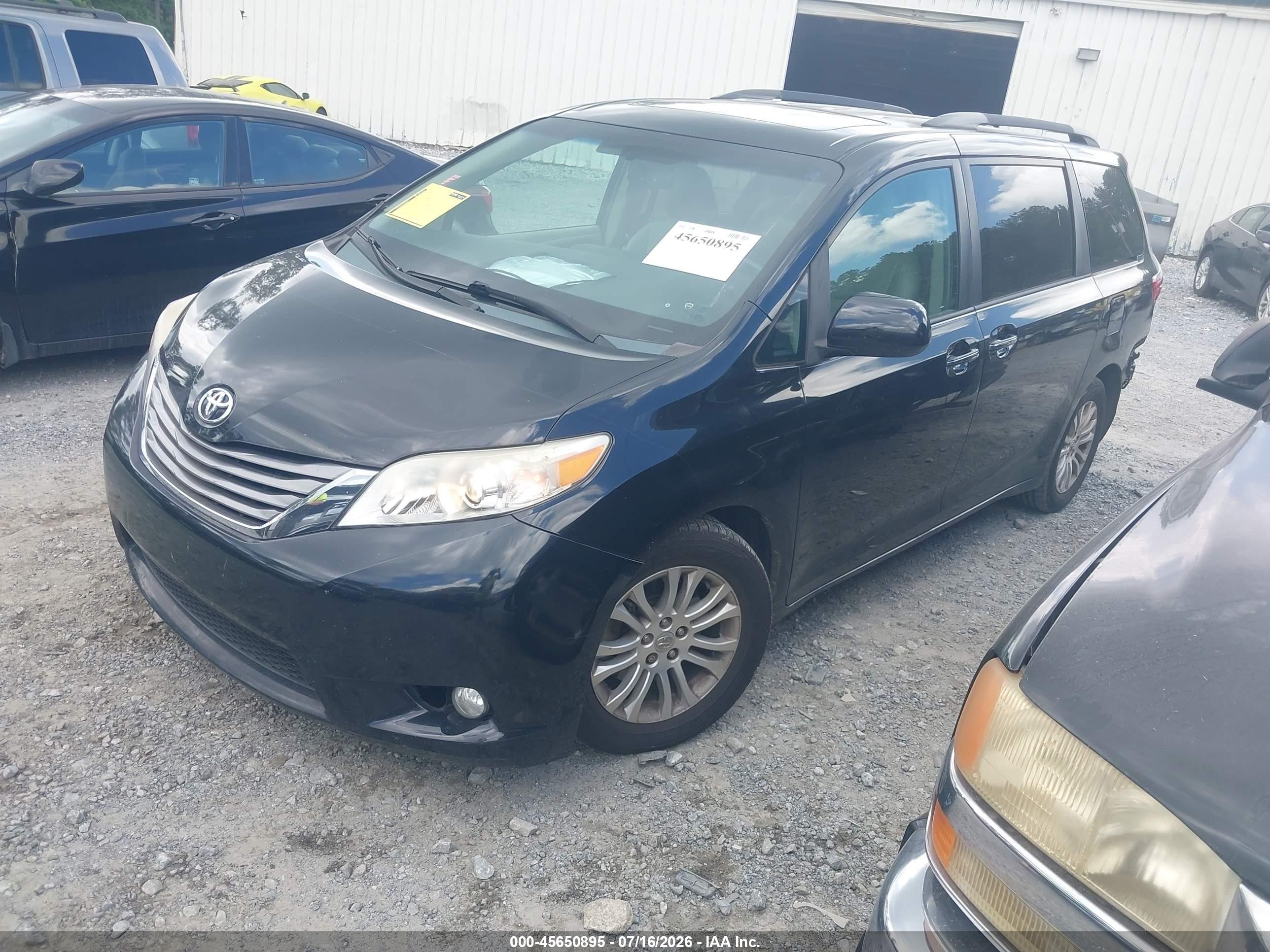 2015 Toyota Sienna Xle Premium 8 Passenger Black vin: 5TDYK3DC4FS551167
