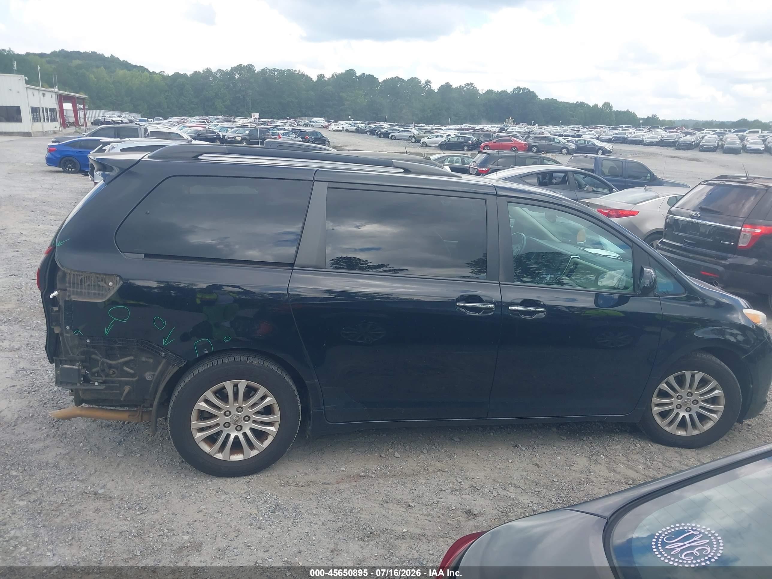 2015 Toyota Sienna Xle Premium 8 Passenger Black vin: 5TDYK3DC4FS551167