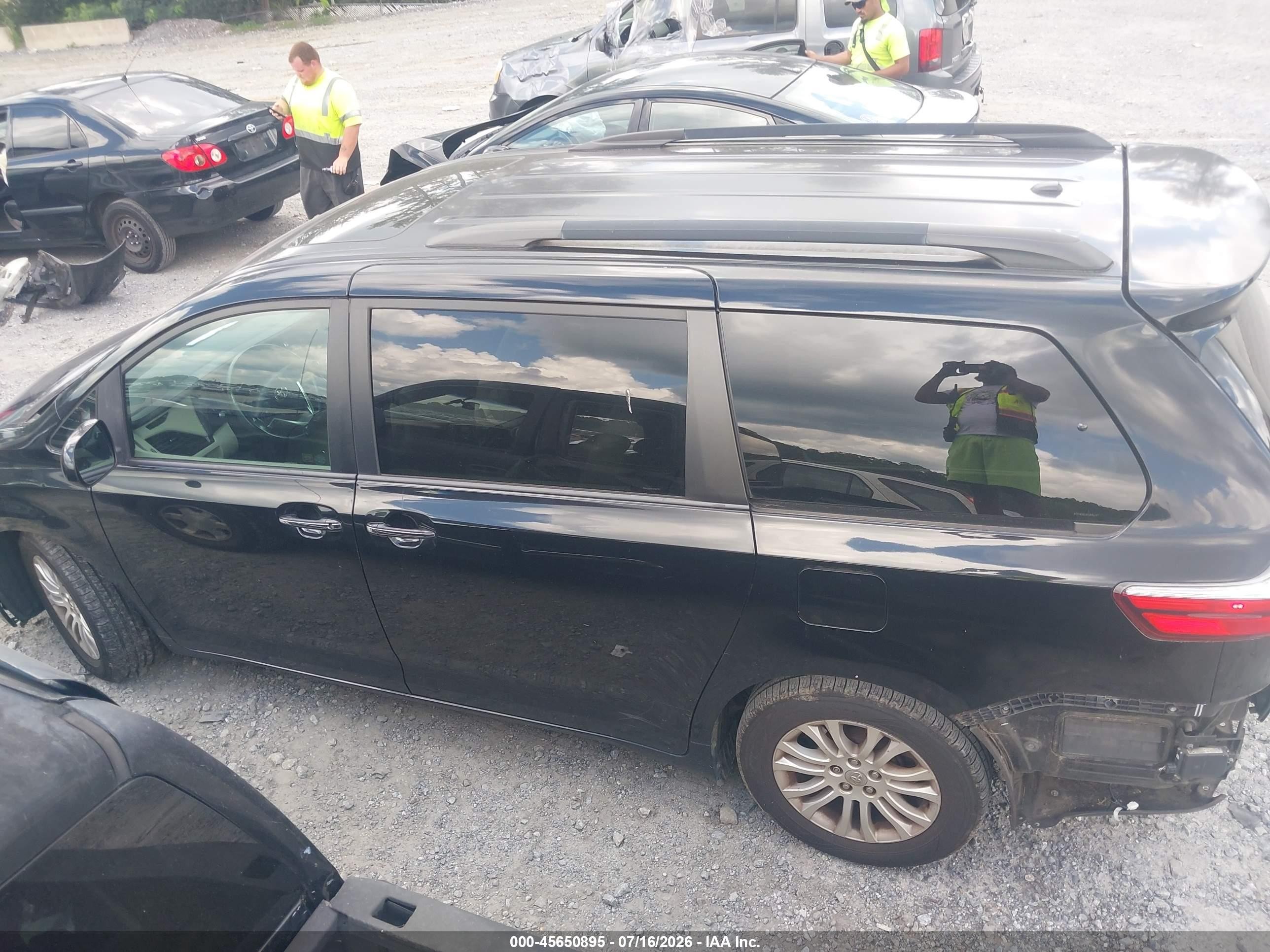 2015 Toyota Sienna Xle Premium 8 Passenger Black vin: 5TDYK3DC4FS551167