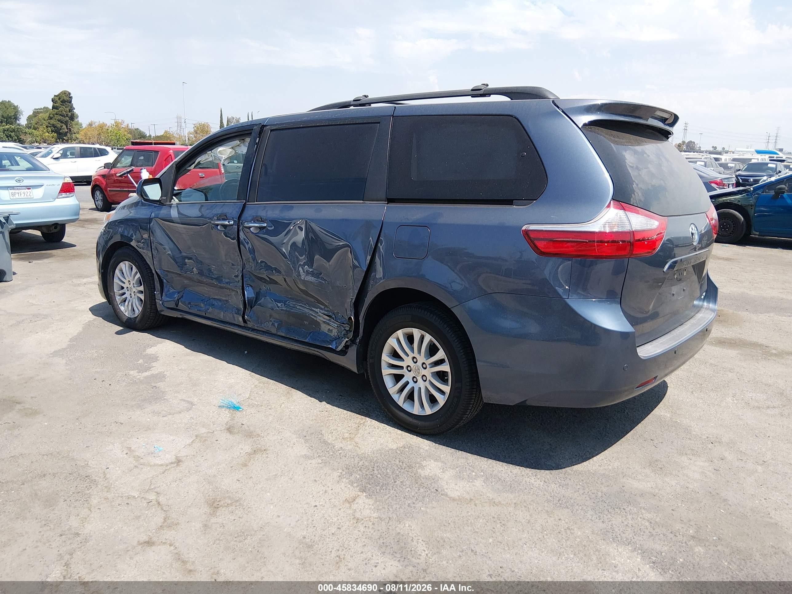 2015 Toyota Sienna Xle 8 Passenger Blue vin: 5TDYK3DC4FS556496