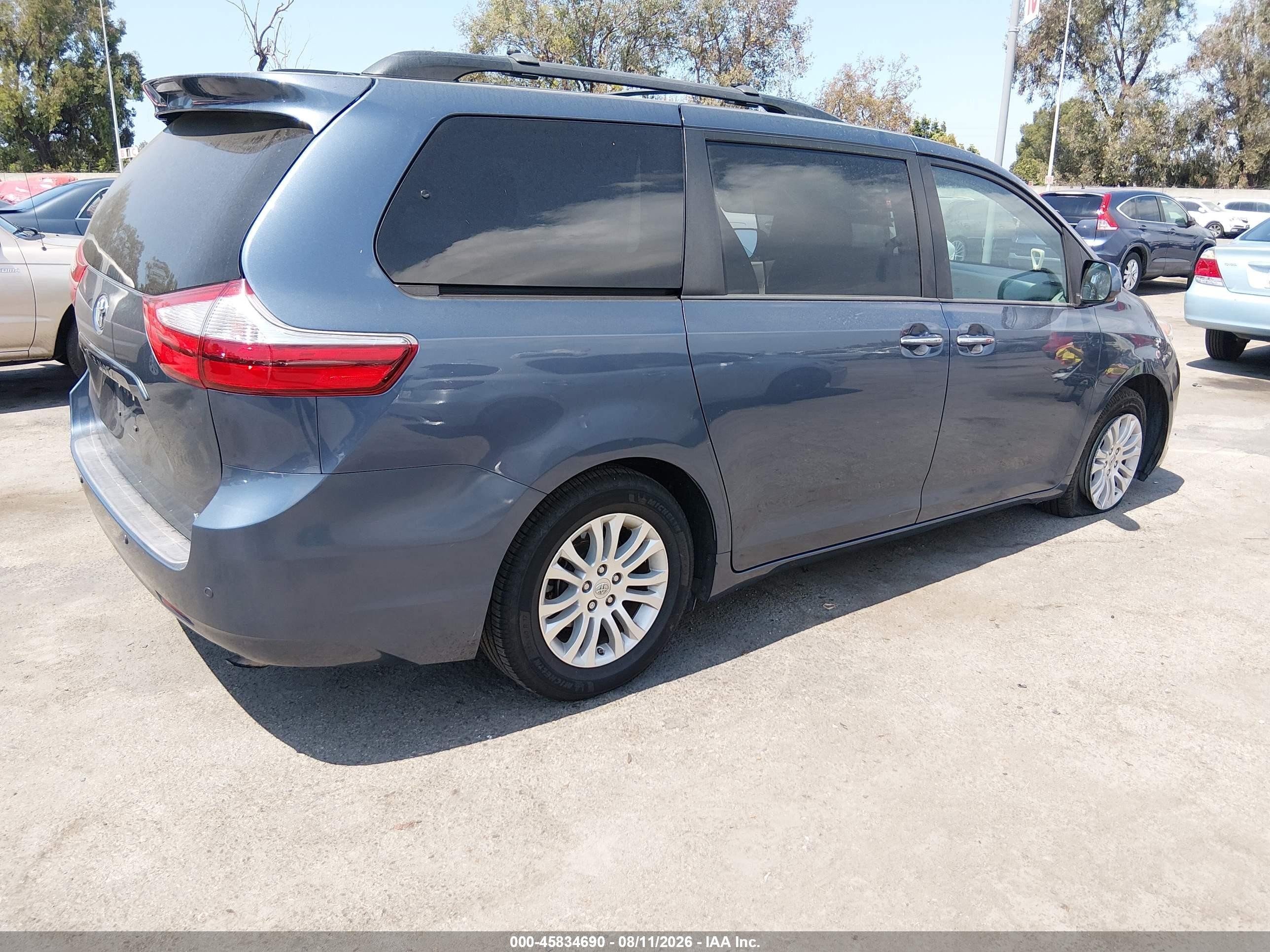 2015 Toyota Sienna Xle 8 Passenger Blue vin: 5TDYK3DC4FS556496