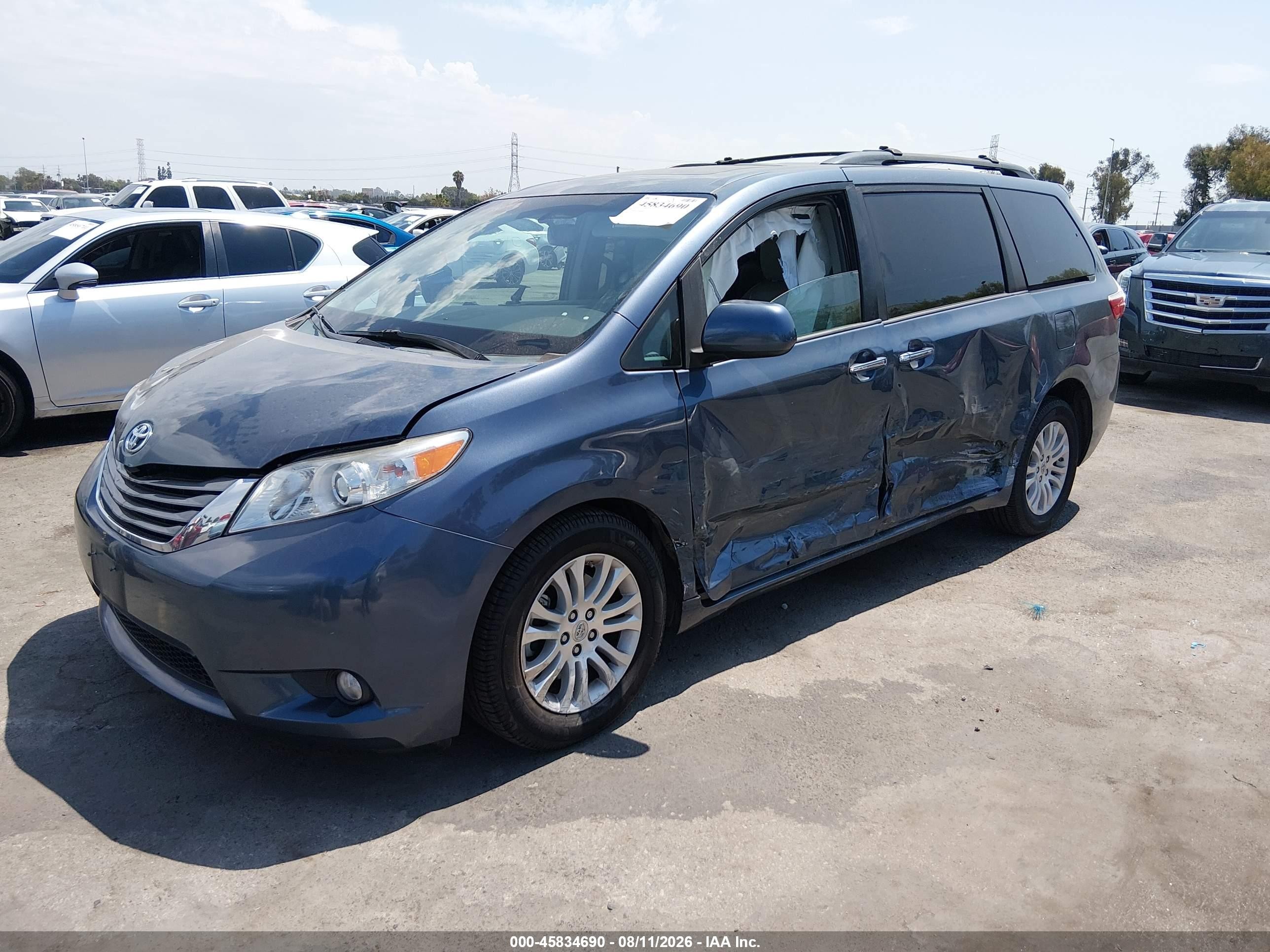 2015 Toyota Sienna Xle 8 Passenger Blue vin: 5TDYK3DC4FS556496