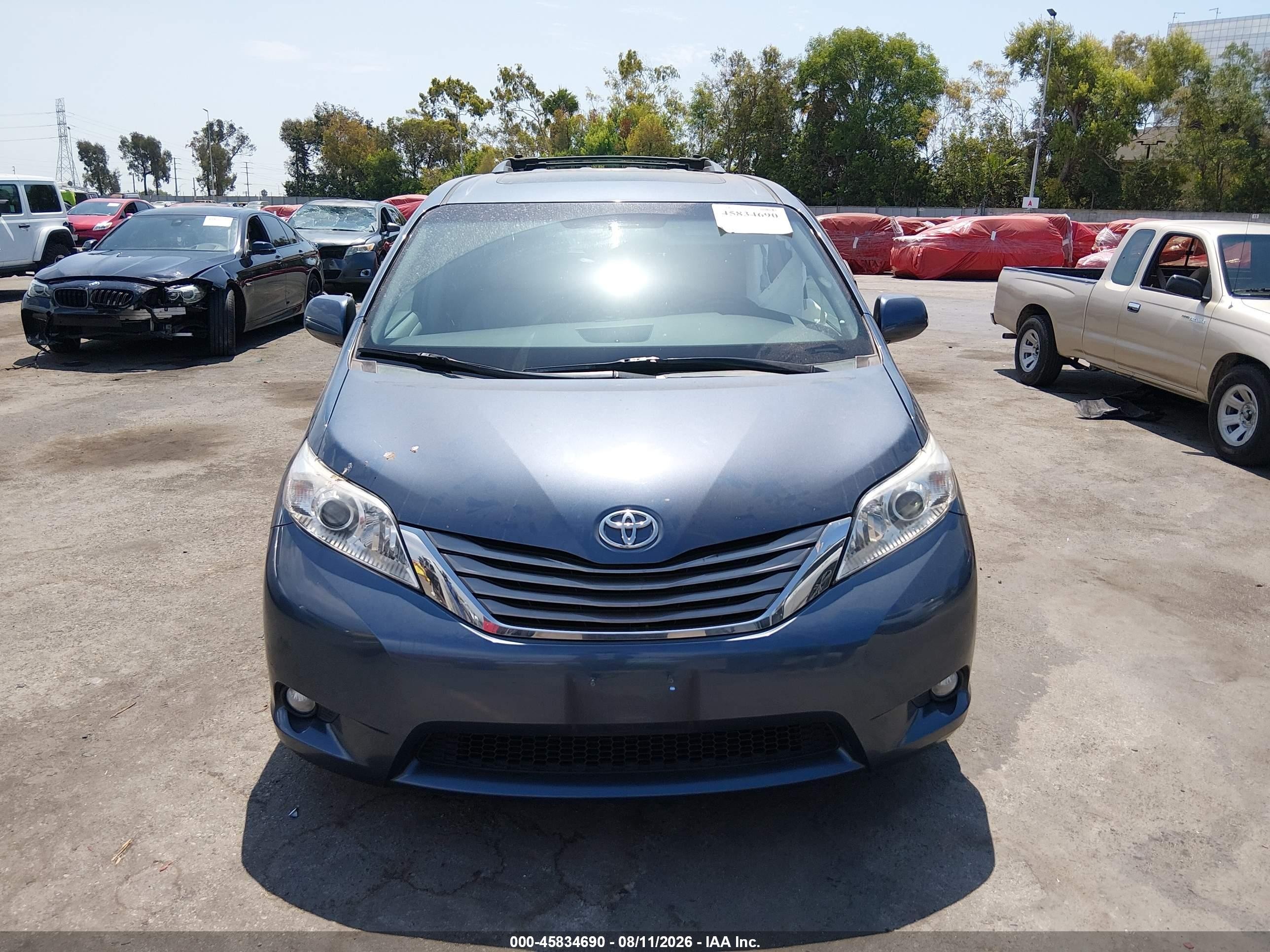 2015 Toyota Sienna Xle 8 Passenger Blue vin: 5TDYK3DC4FS556496