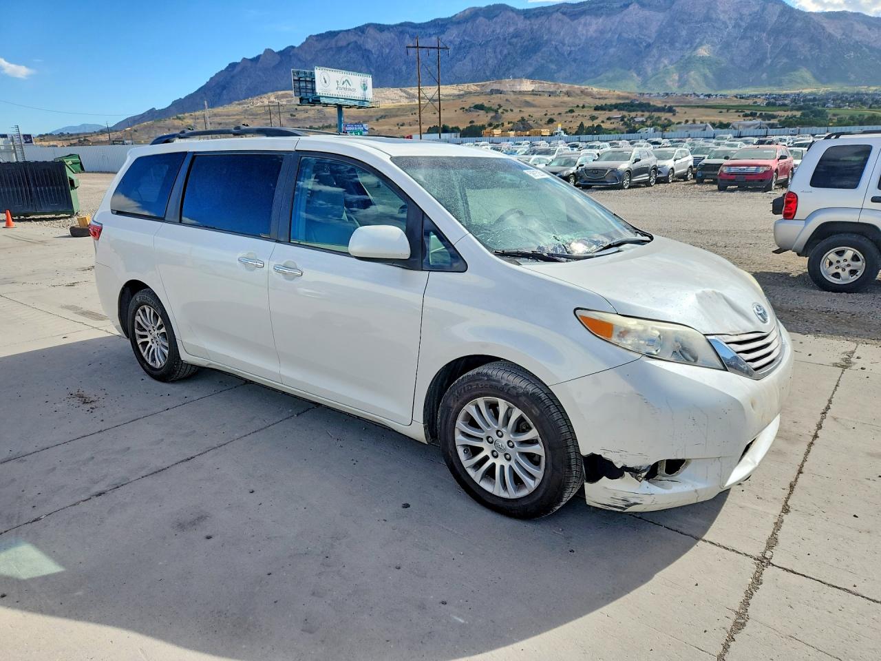2015 Toyota Sienna Xle 8-passenger White vin: 5TDYK3DC4FS566784
