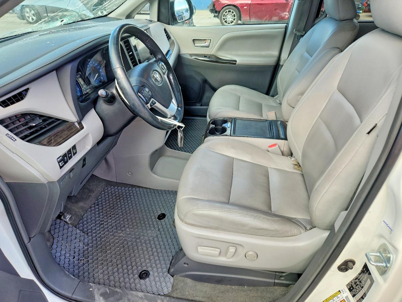 2015 Toyota Sienna Xle 8-passenger White vin: 5TDYK3DC4FS566784