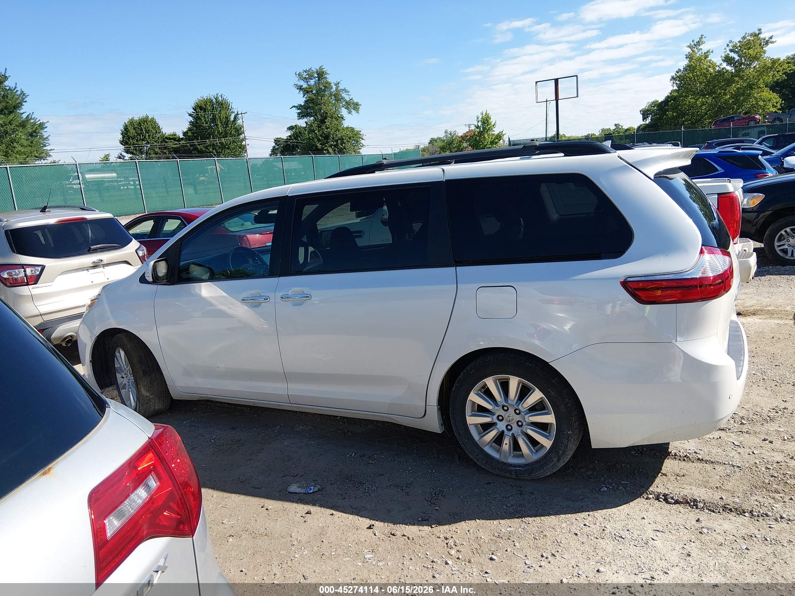 2015 Toyota Sienna Limited Premium 7 Passenger White vin: 5TDYK3DC4FS571080