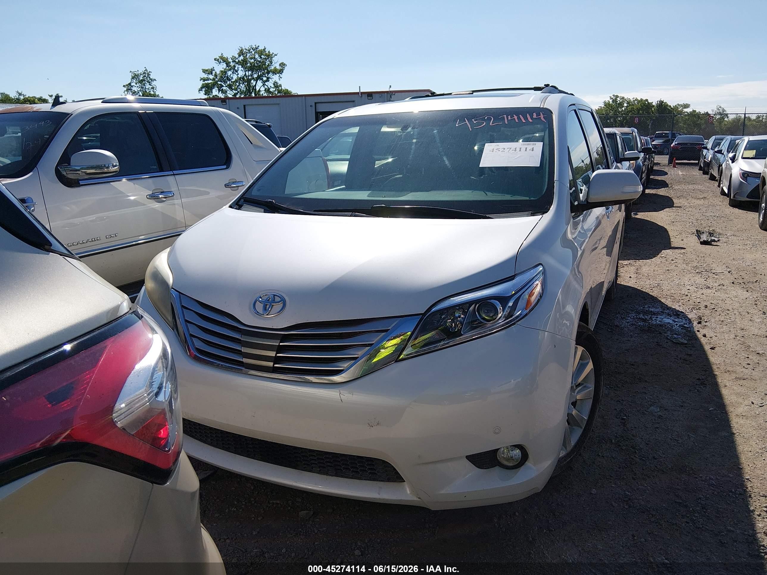 2015 Toyota Sienna Limited Premium 7 Passenger White vin: 5TDYK3DC4FS571080