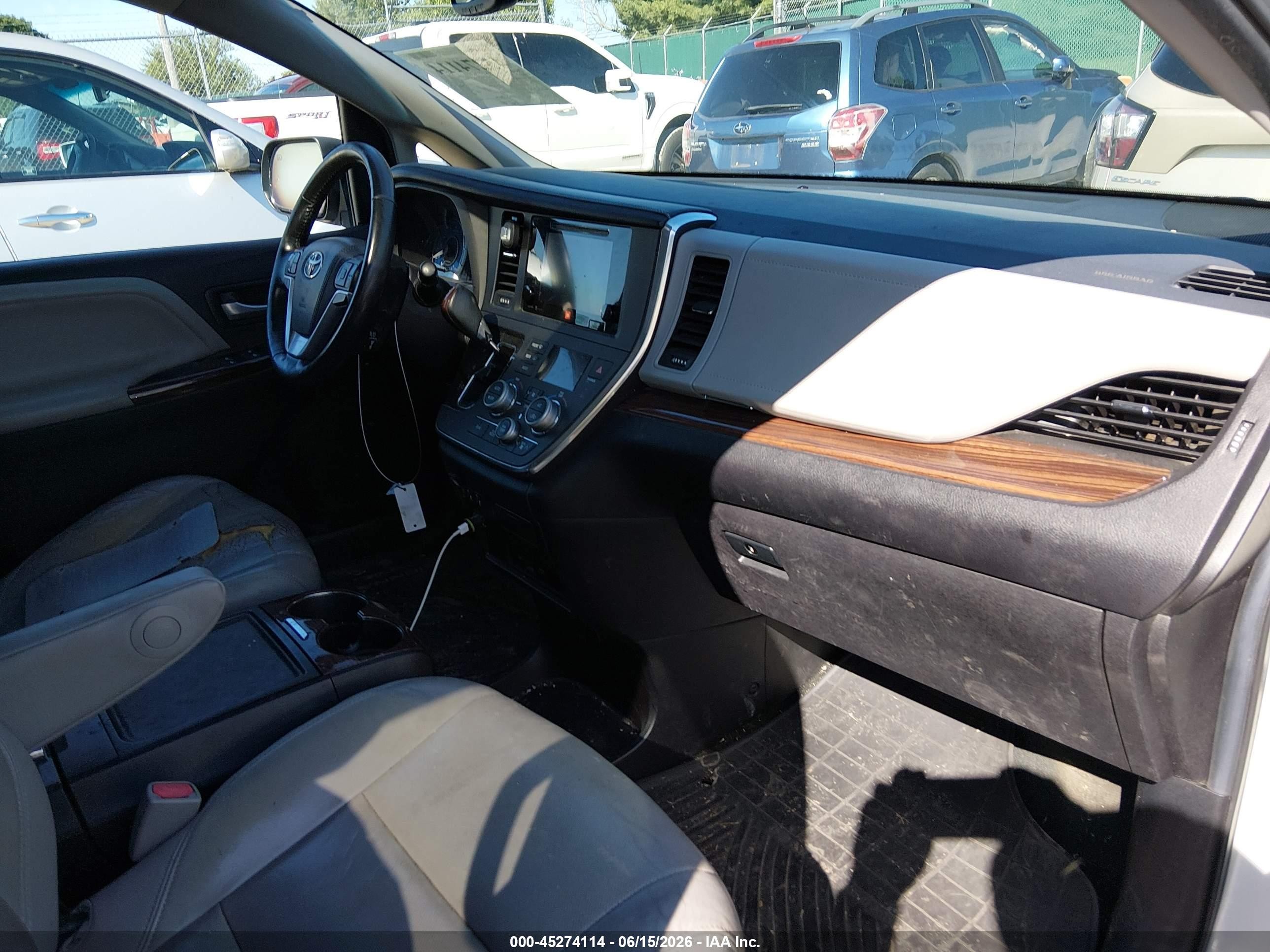 2015 Toyota Sienna Limited Premium 7 Passenger White vin: 5TDYK3DC4FS571080