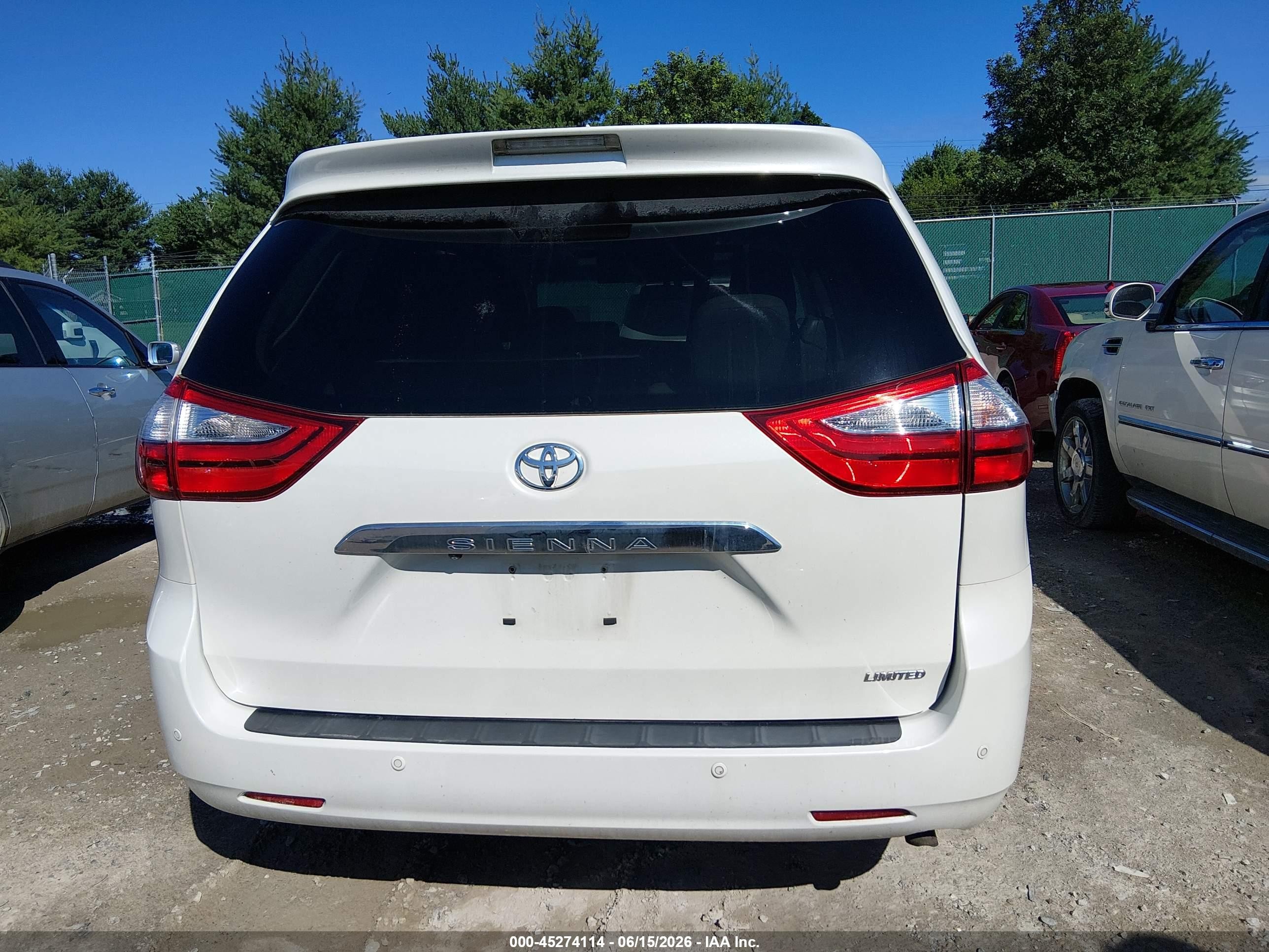 2015 Toyota Sienna Limited Premium 7 Passenger White vin: 5TDYK3DC4FS571080