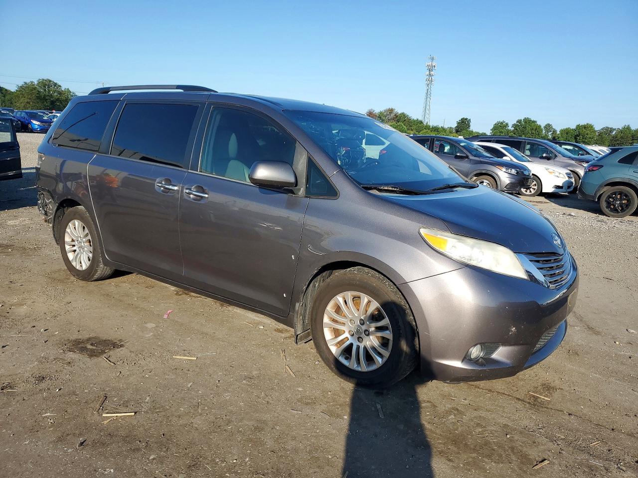 2015 Toyota Sienna Xle 8-passenger Gray vin: 5TDYK3DC4FS572181