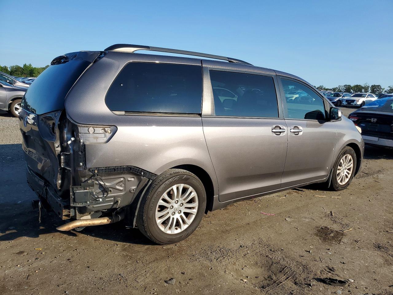2015 Toyota Sienna Xle 8-passenger Gray vin: 5TDYK3DC4FS572181