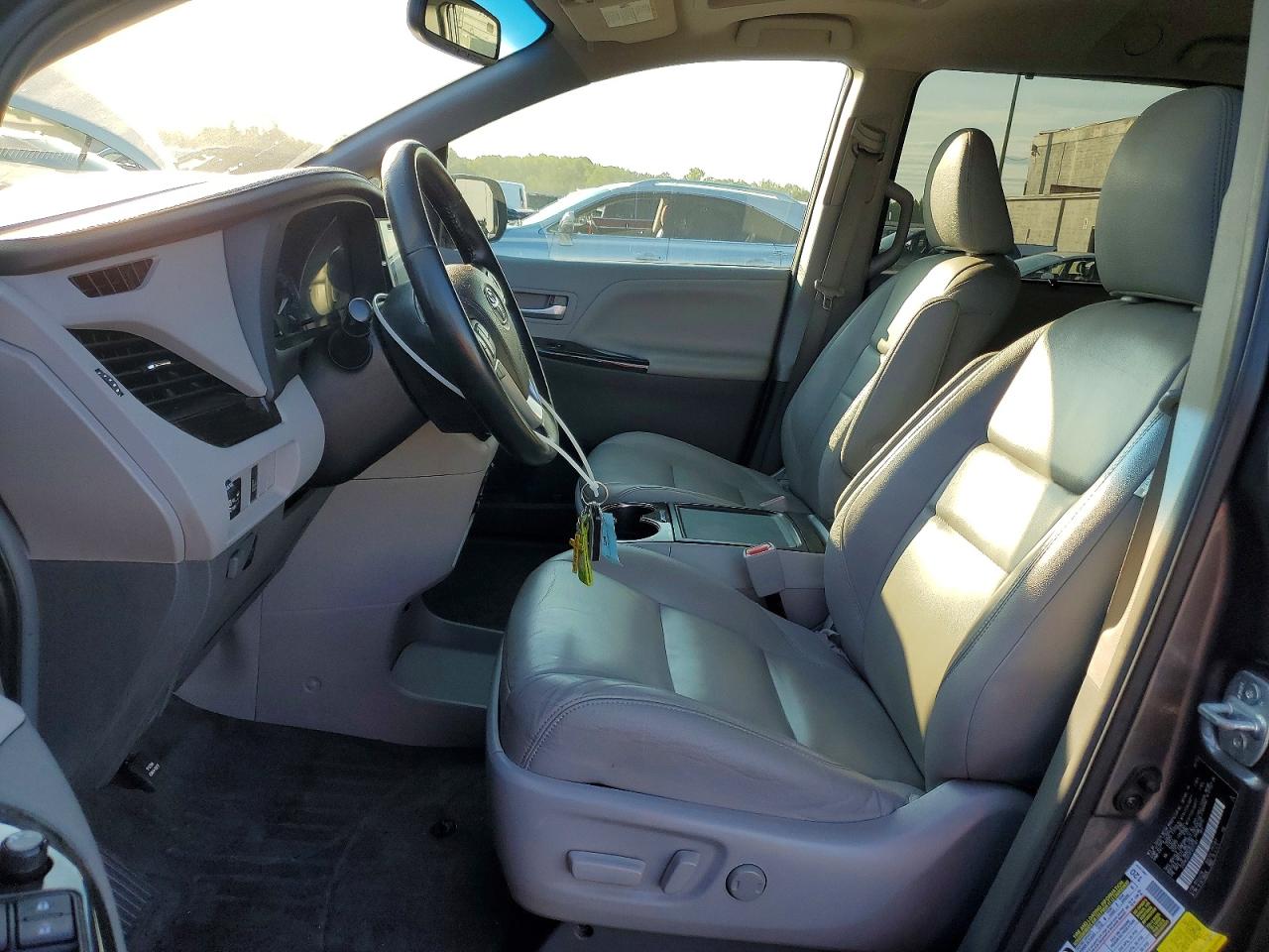2015 Toyota Sienna Xle 8-passenger Gray vin: 5TDYK3DC4FS572181